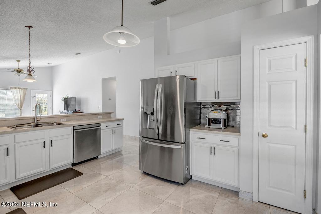 6264 IRONSIDE Drive N