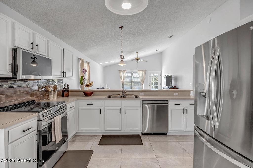 6264 IRONSIDE Drive N