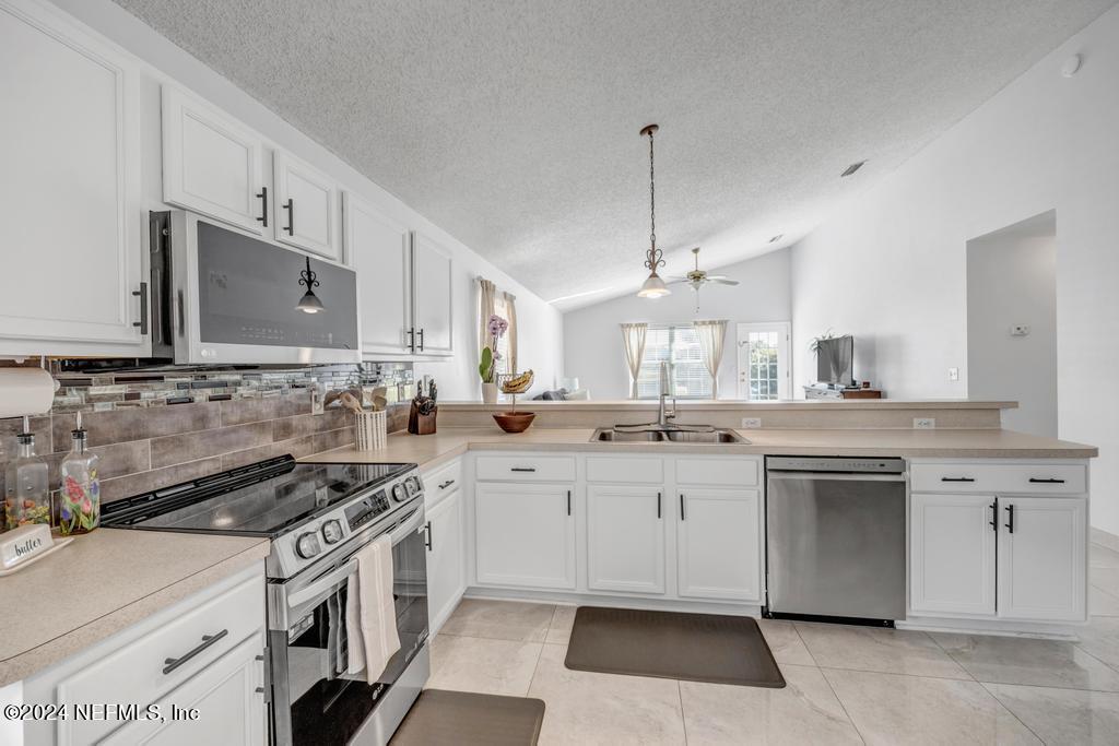 6264 IRONSIDE Drive N