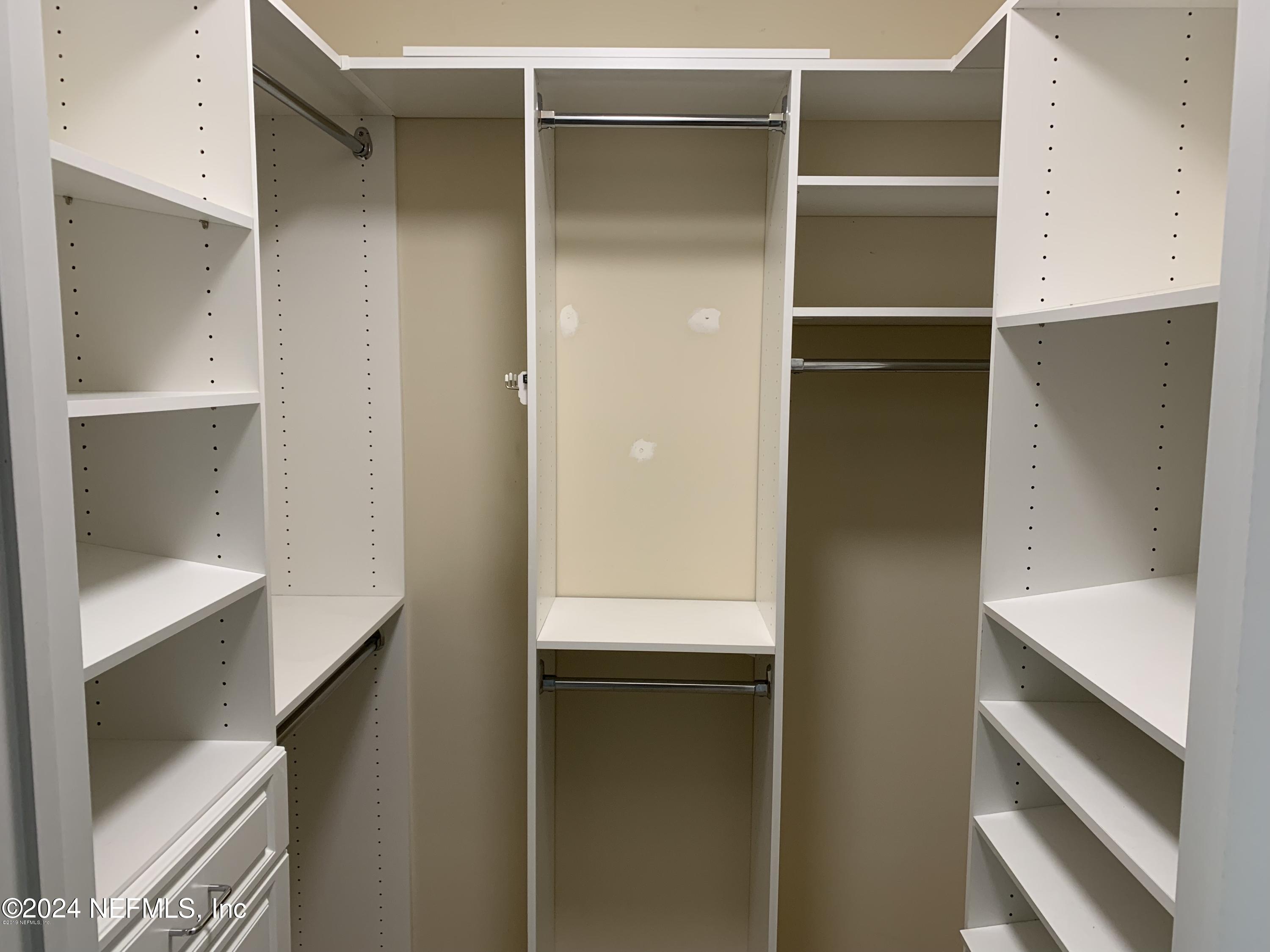 1431 RIVERPLACE Boulevard, 3401