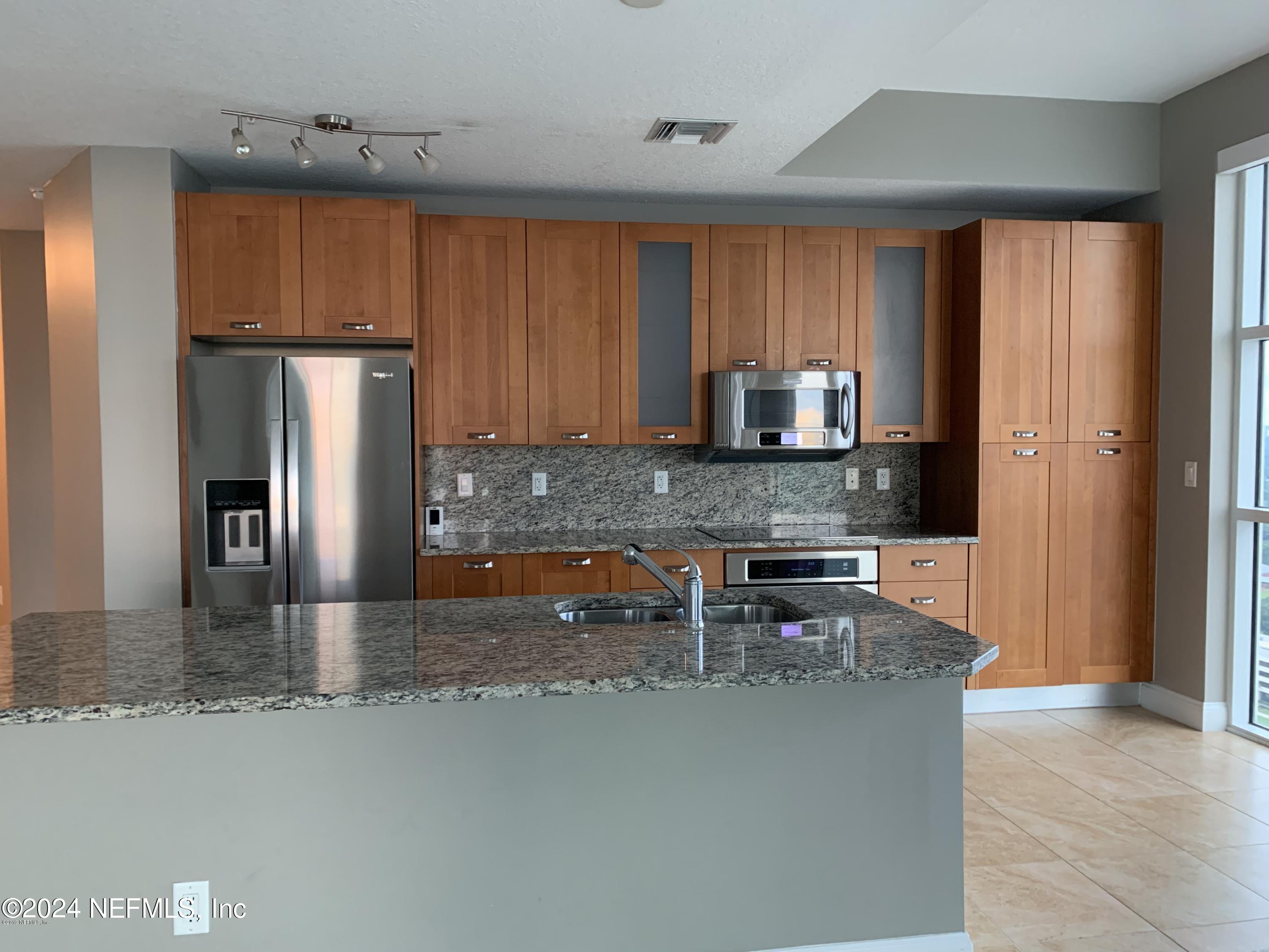 1431 RIVERPLACE Boulevard, 3401