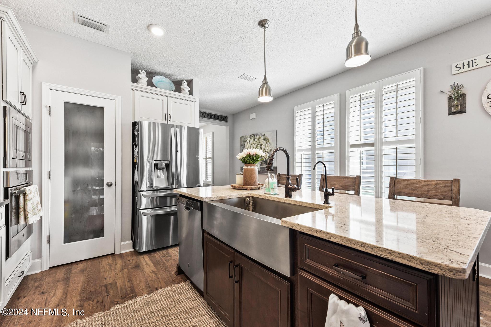 606 STONE RIDGE Drive