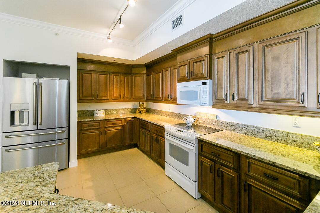 1236 1ST Street N, 602