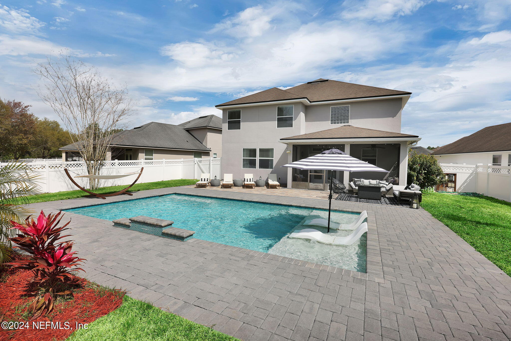 137 CRESTHAVEN Place