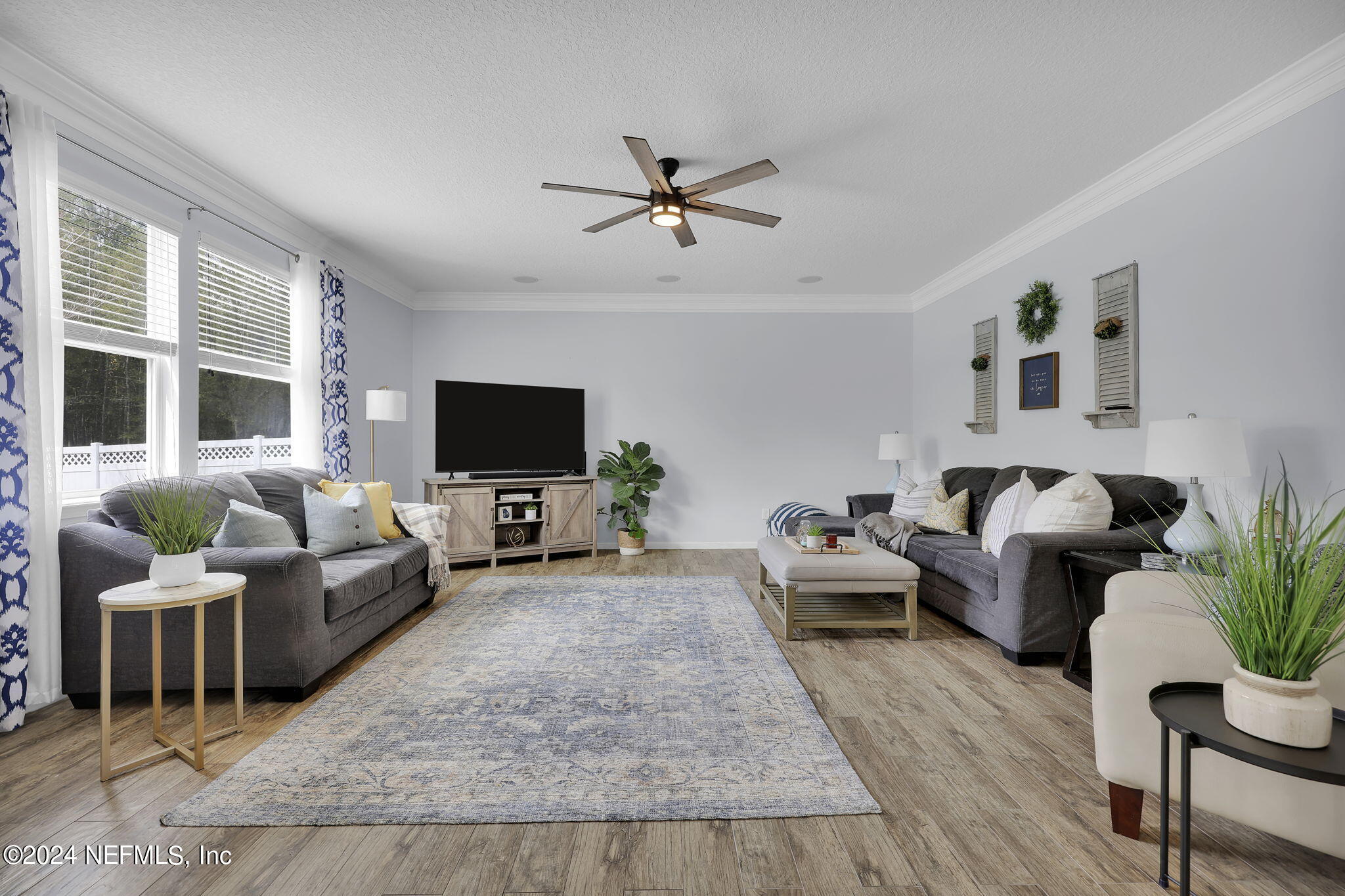 137 CRESTHAVEN Place