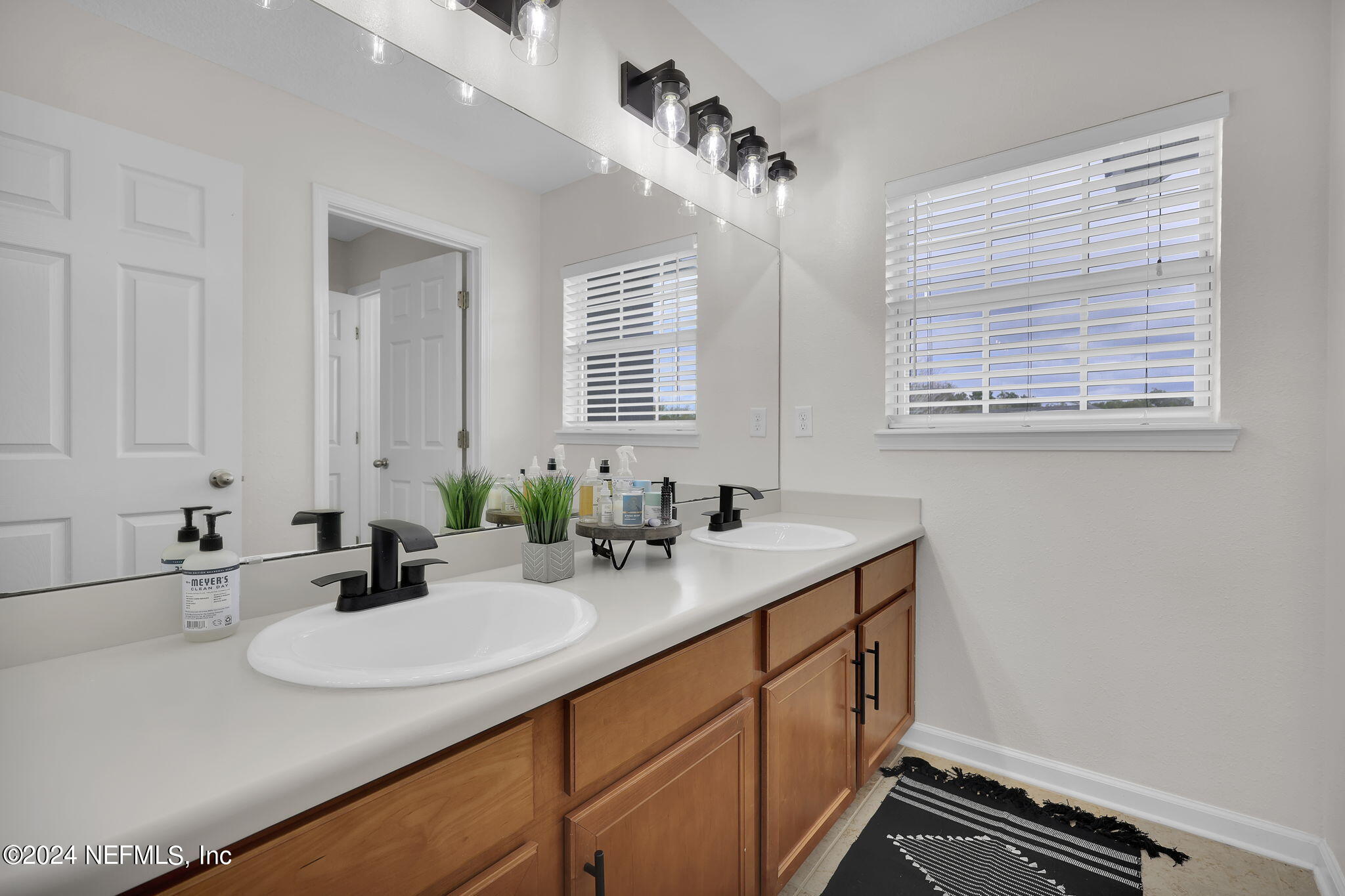 137 CRESTHAVEN Place