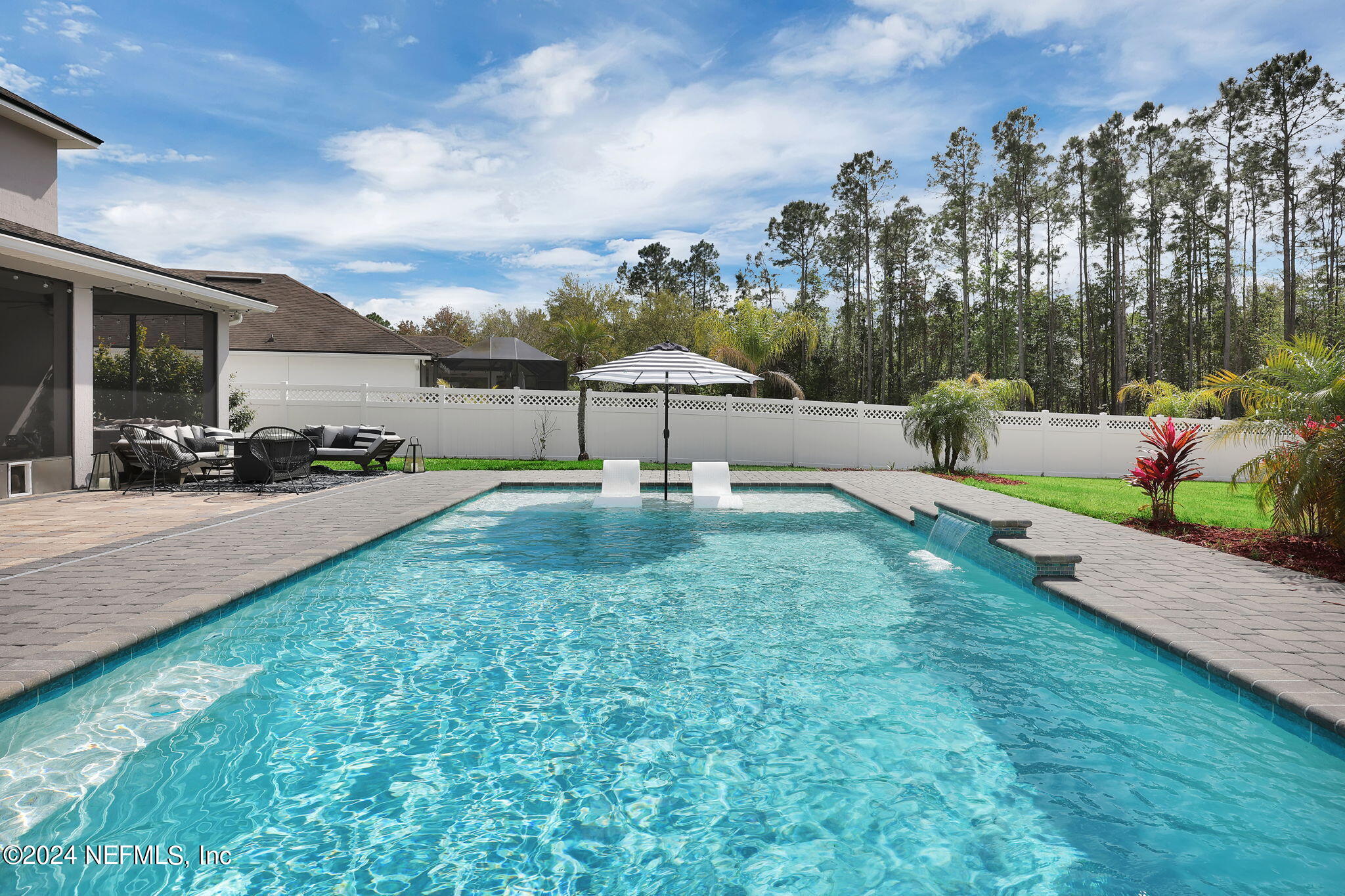 137 CRESTHAVEN Place