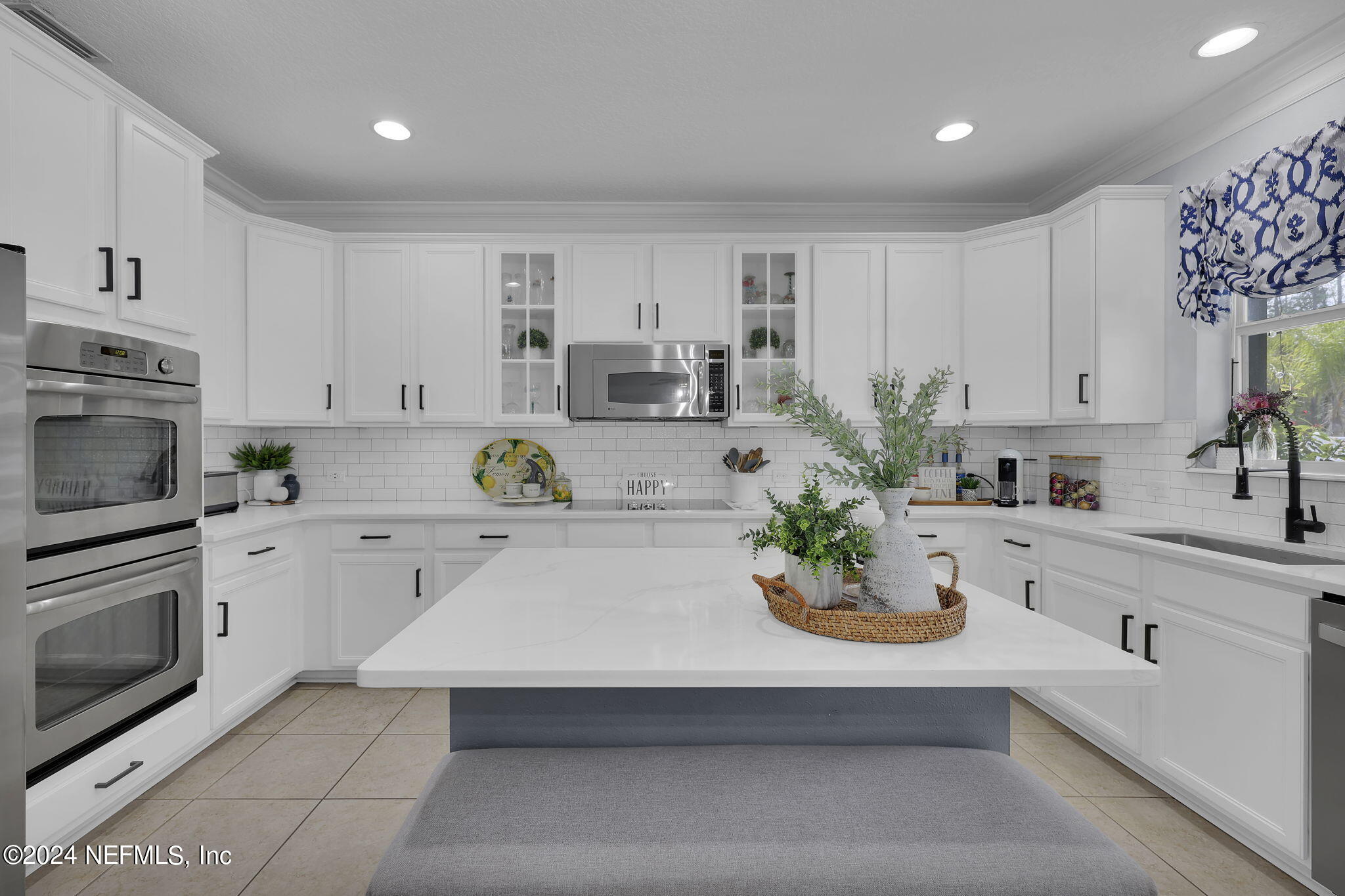 137 CRESTHAVEN Place