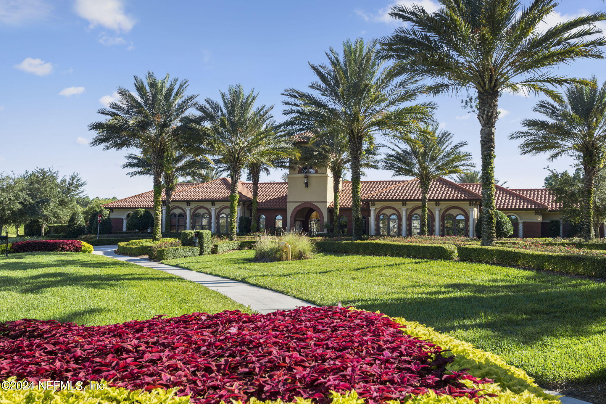 137 CRESTHAVEN Place