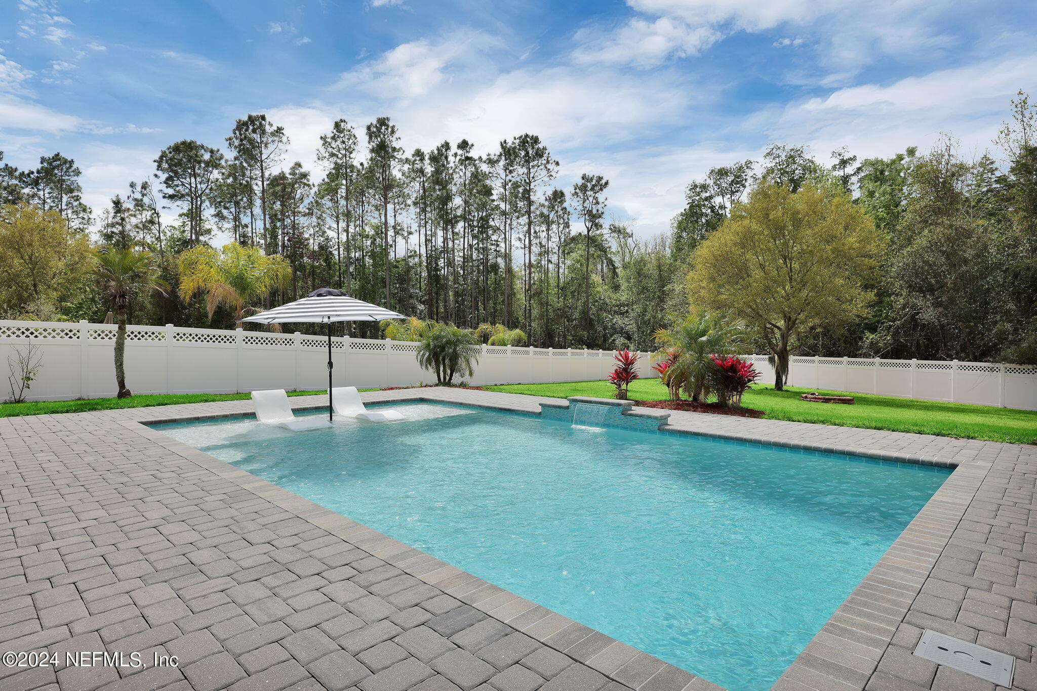 137 CRESTHAVEN Place