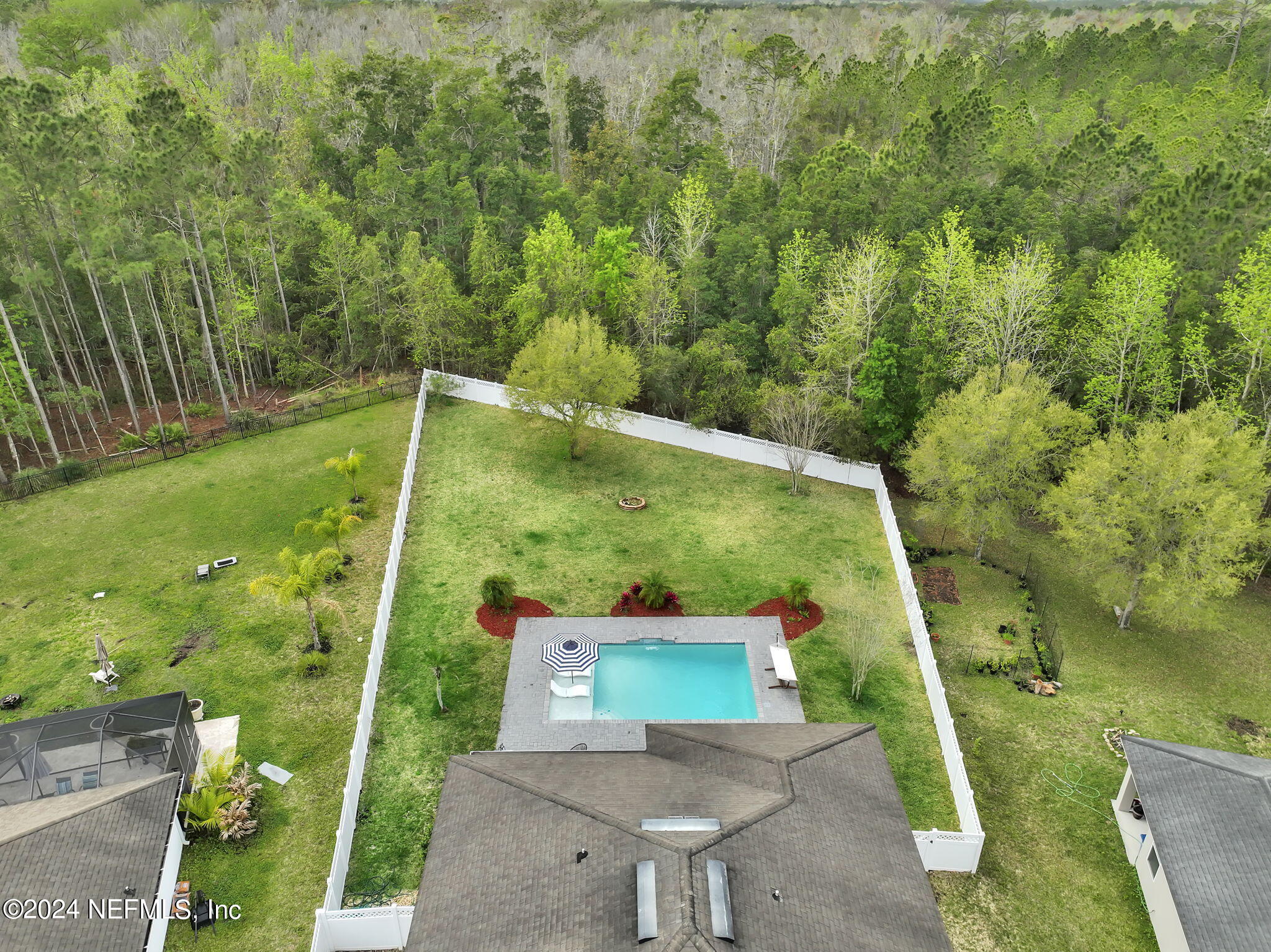 137 CRESTHAVEN Place