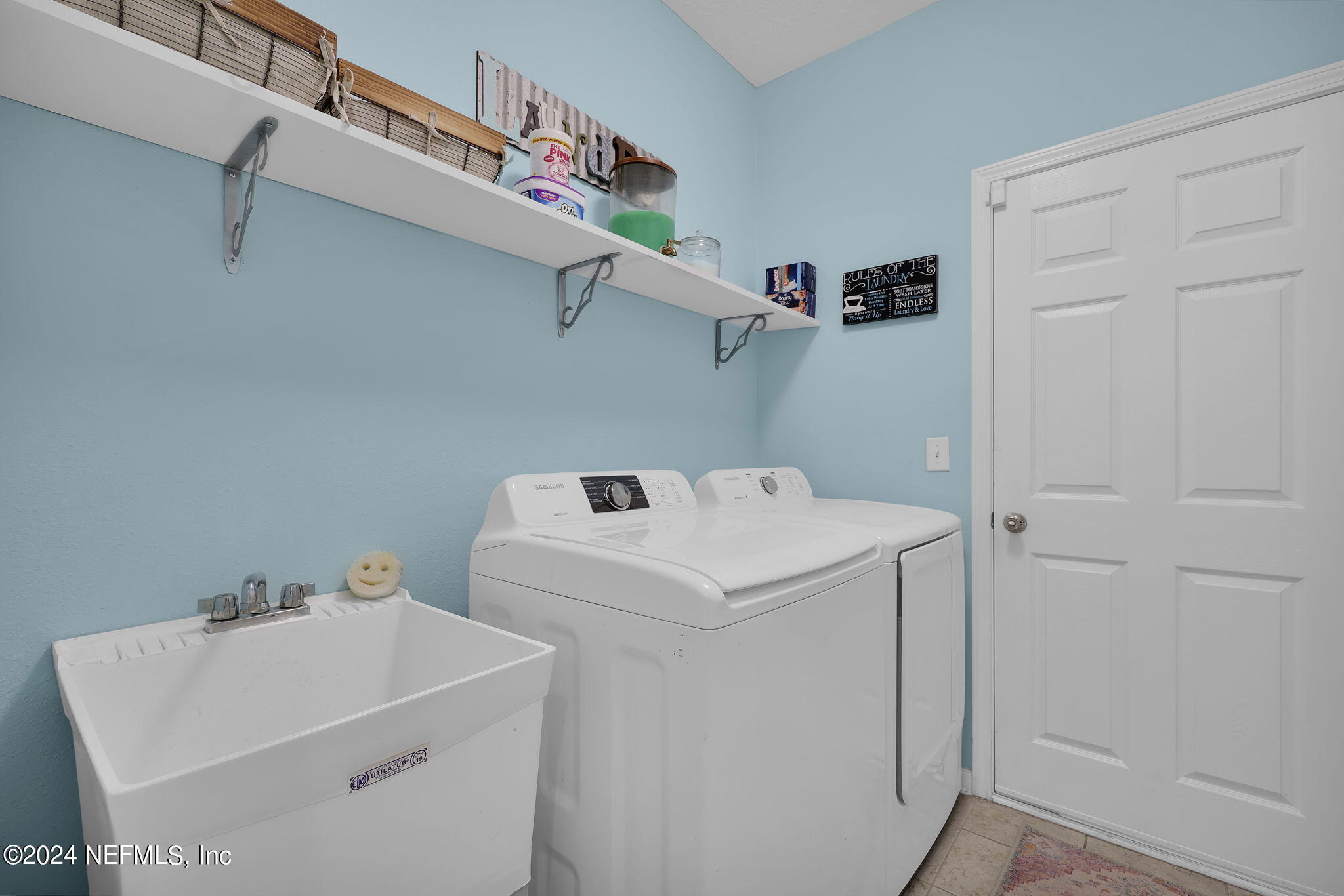 137 CRESTHAVEN Place