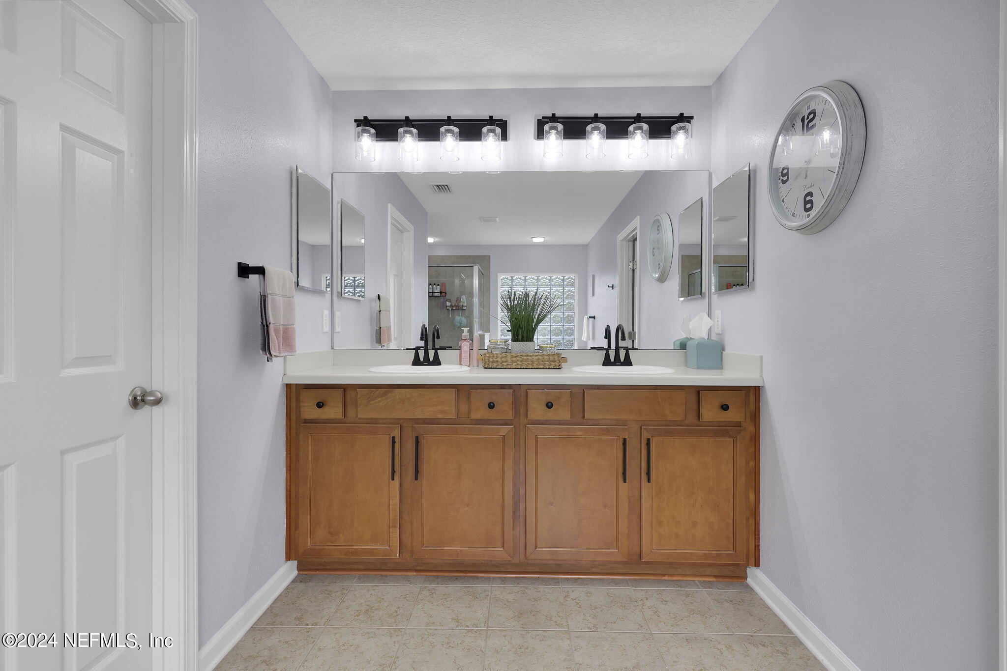 137 CRESTHAVEN Place