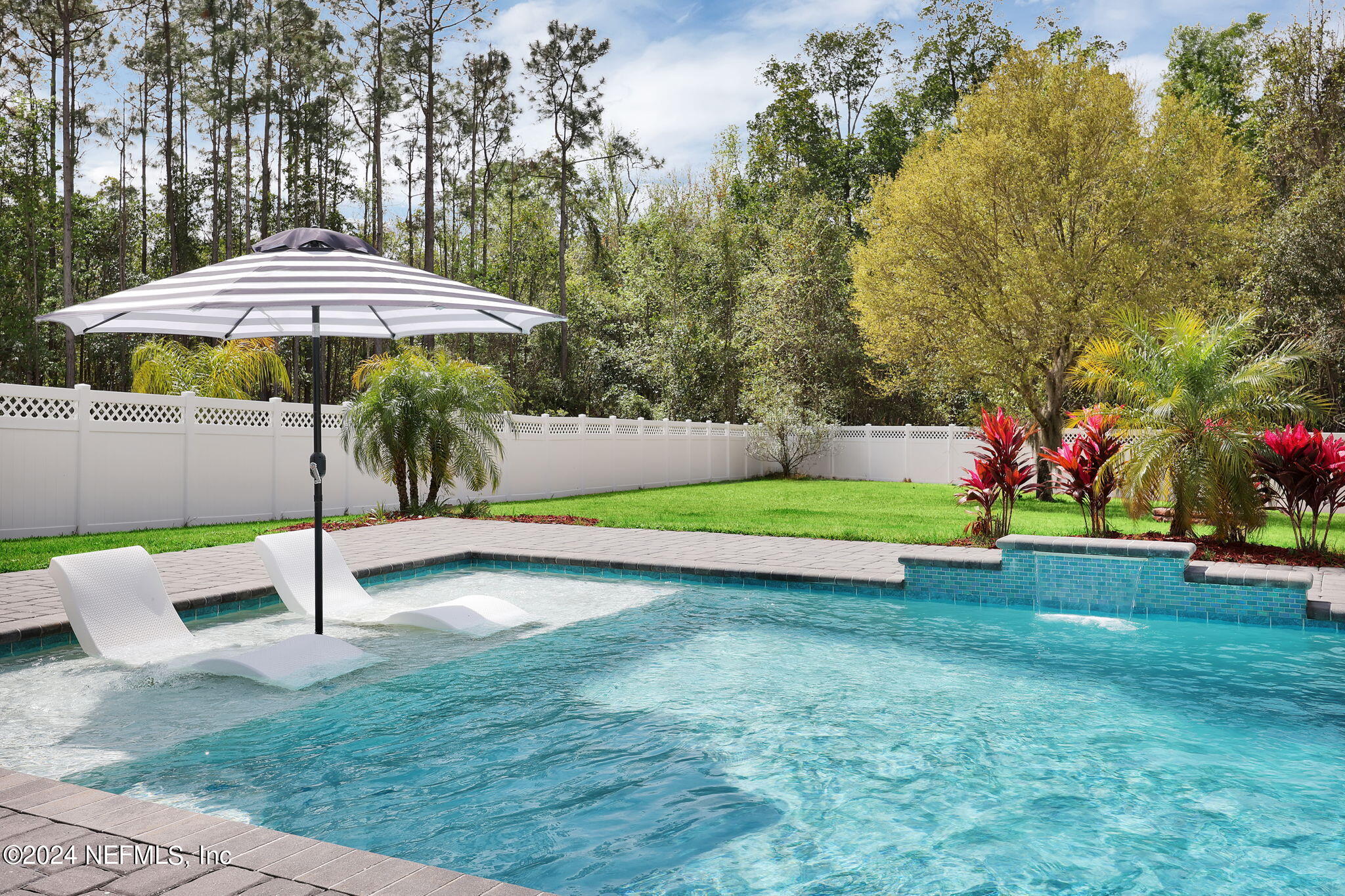 137 CRESTHAVEN Place