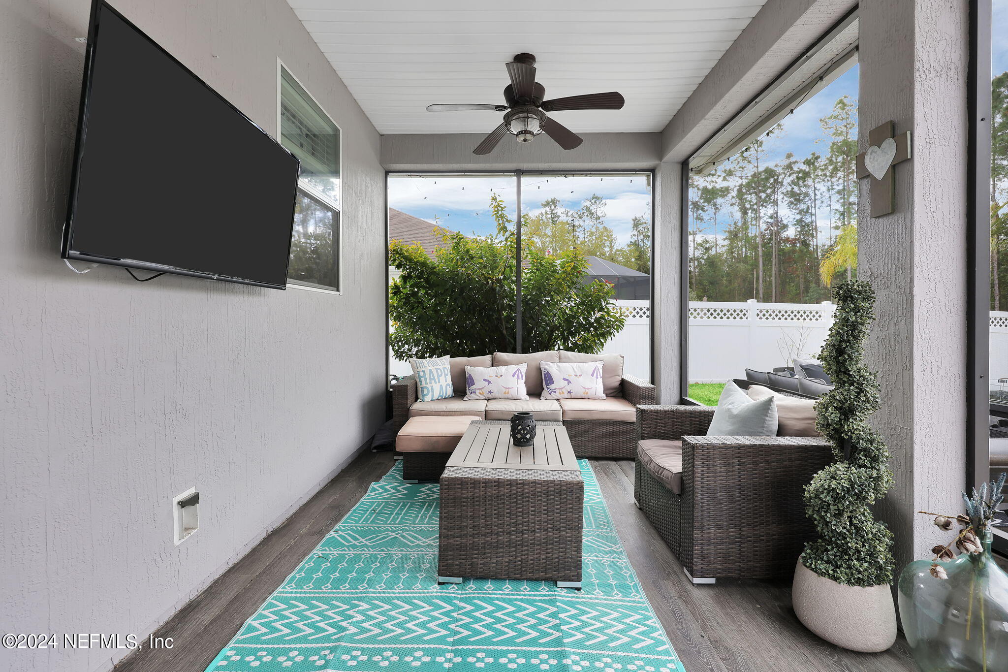 137 CRESTHAVEN Place