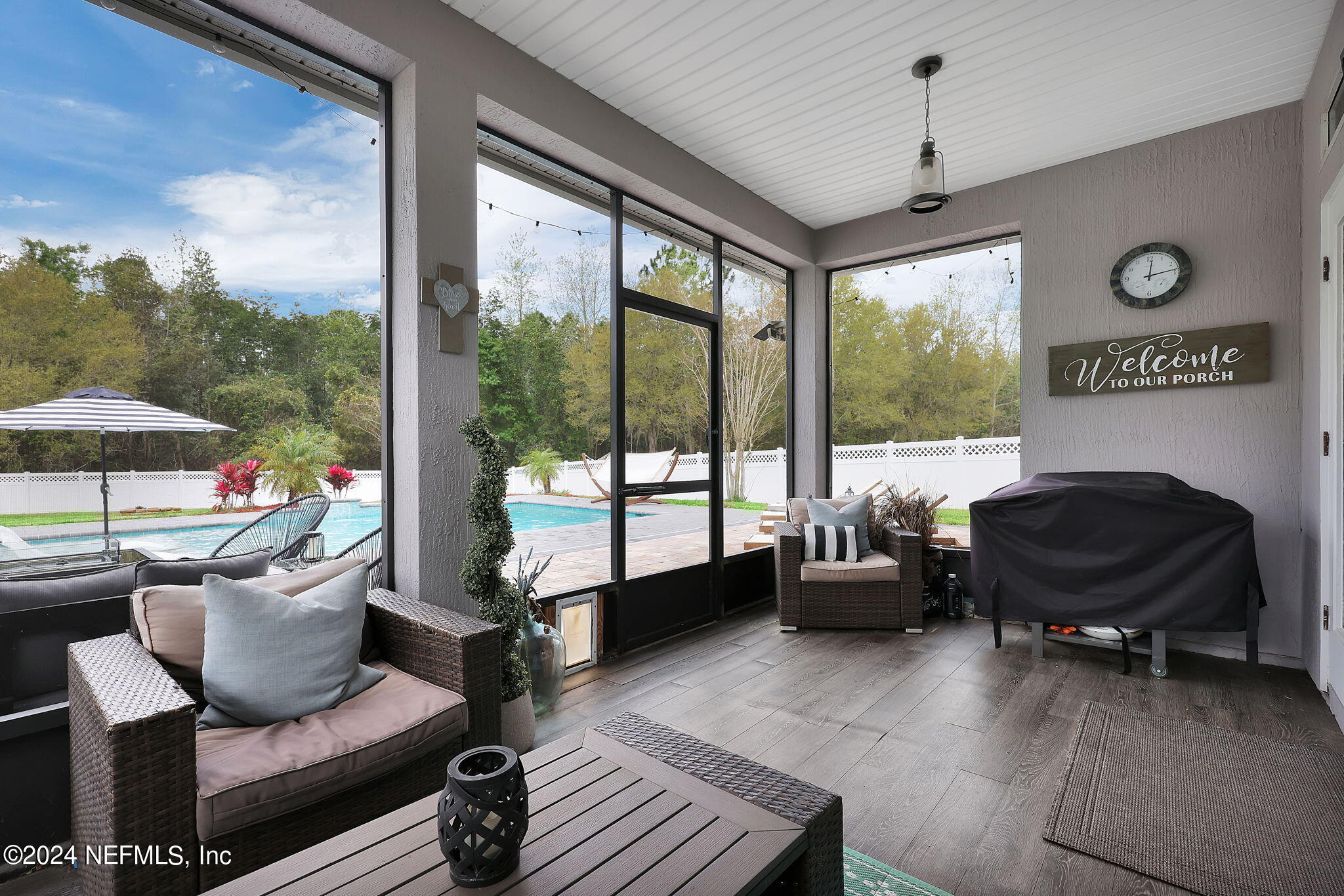 137 CRESTHAVEN Place