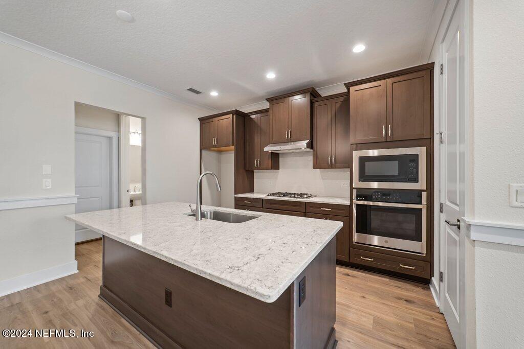 405 CRESTVIEW Drive