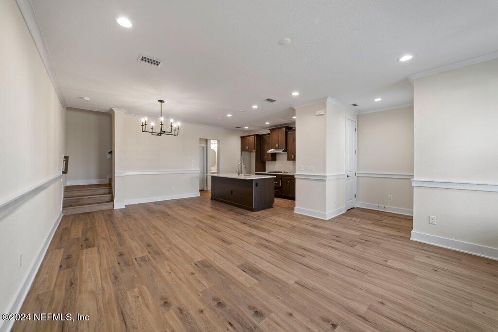 405 CRESTVIEW Drive