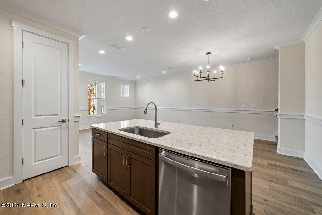 405 CRESTVIEW Drive