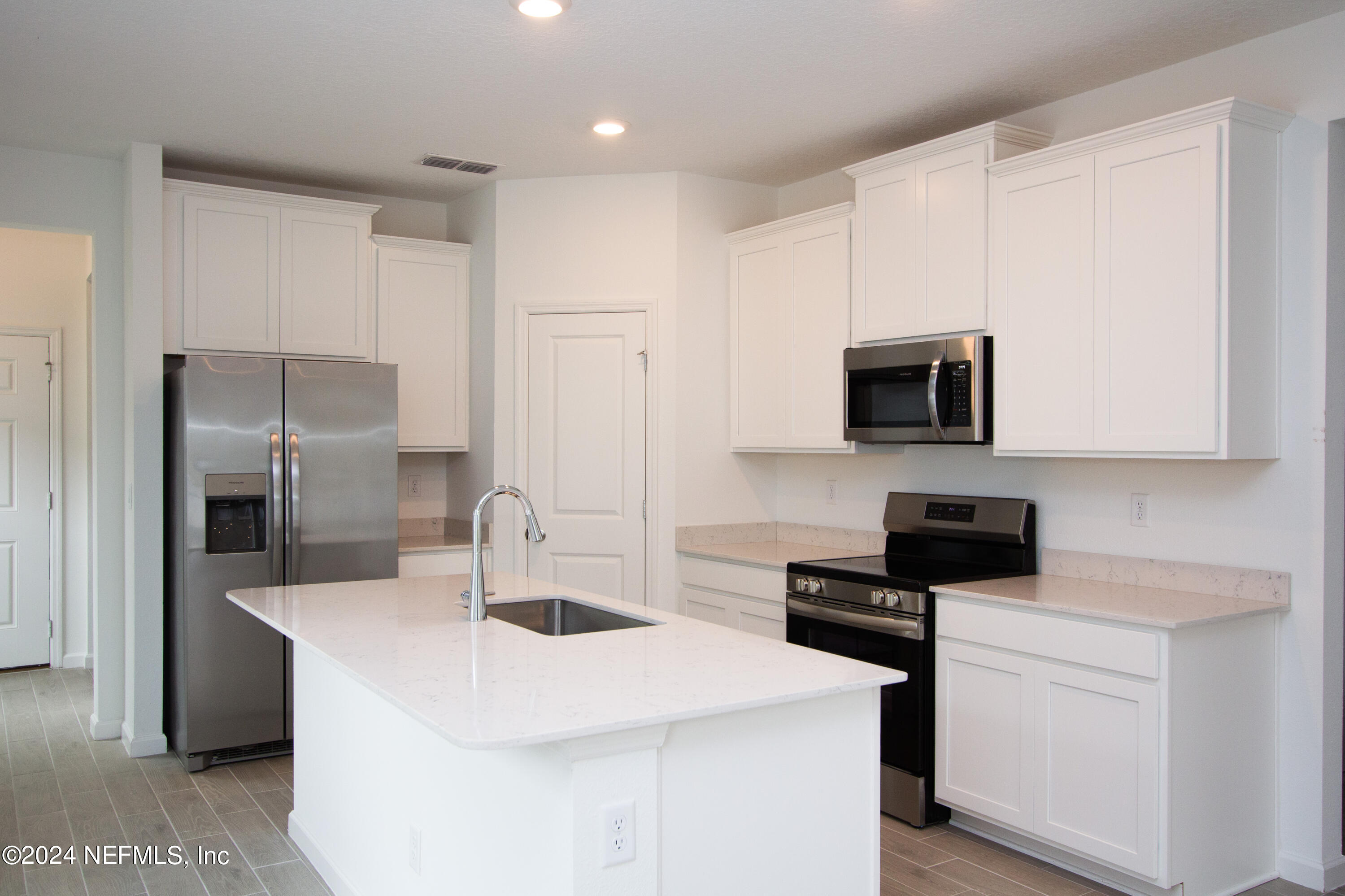 212 LAKE SINCLAIR Street