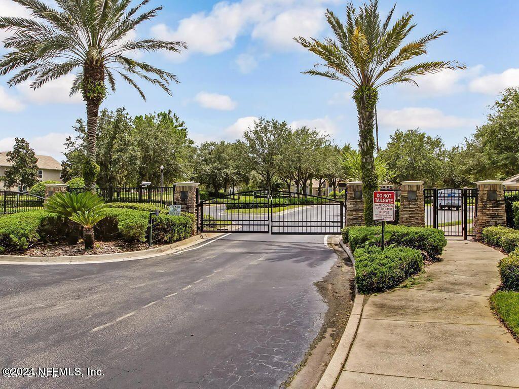 7990 BAYMEADOWS Road E, 905