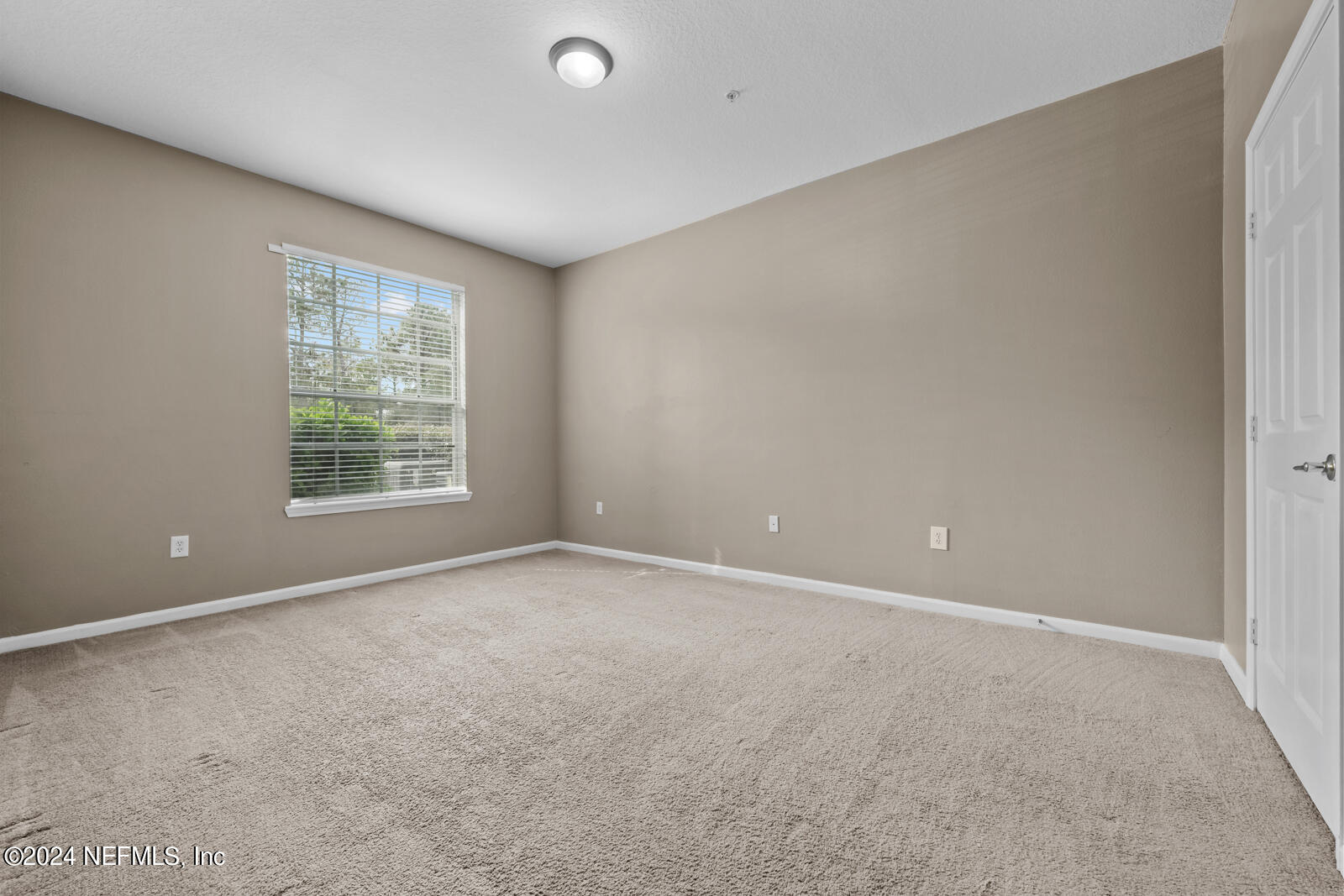 7990 BAYMEADOWS Road E, 905