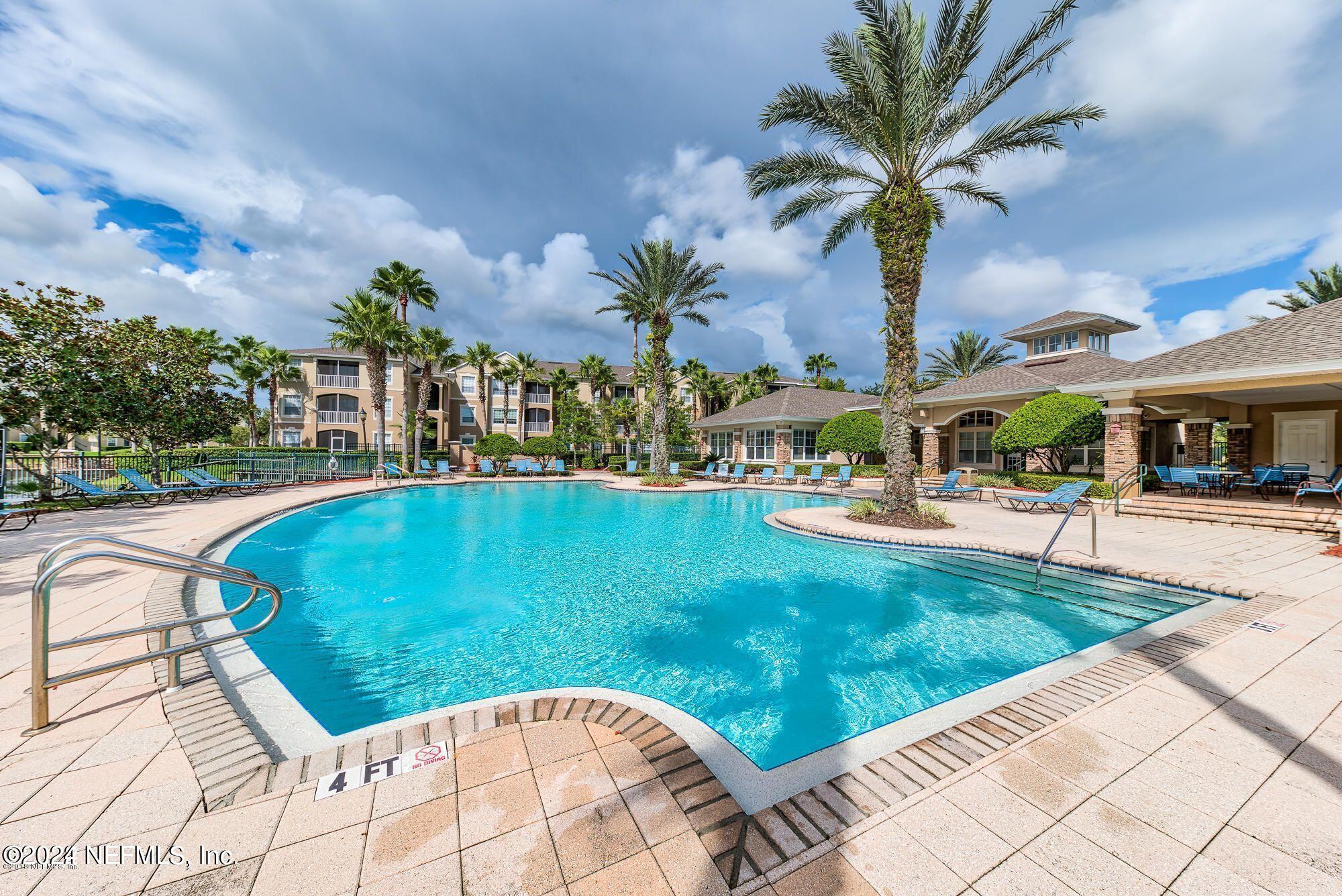7990 BAYMEADOWS Road E, 905