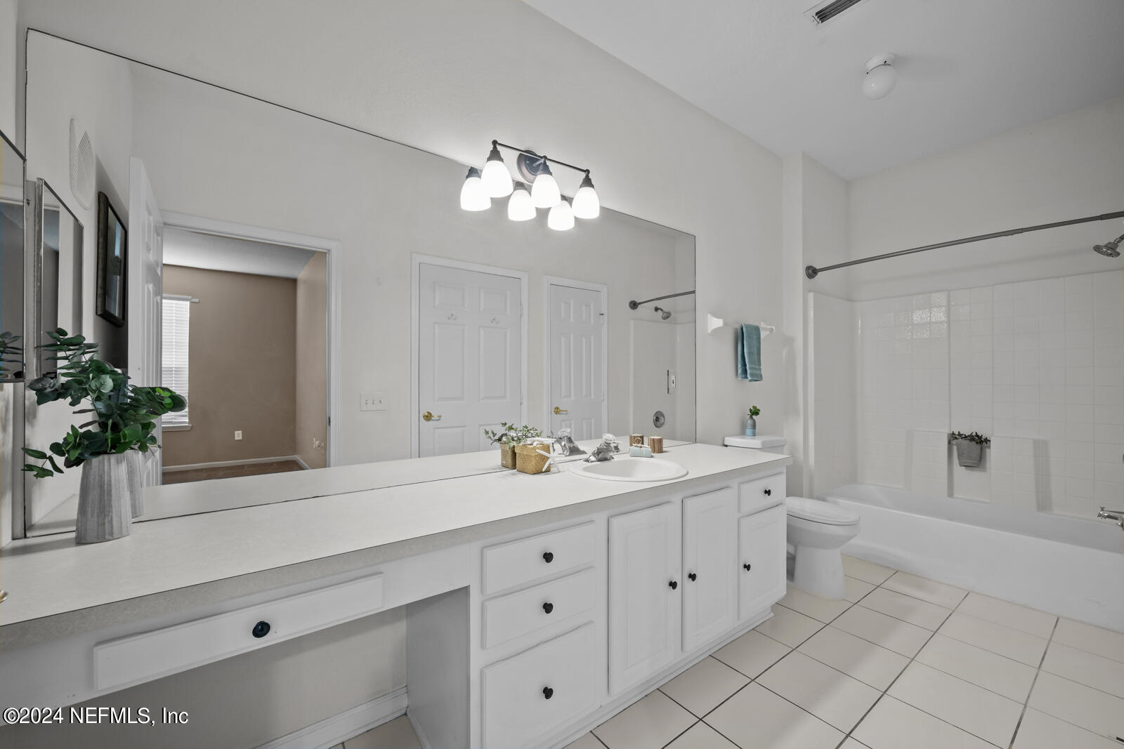 7990 BAYMEADOWS Road E, 905