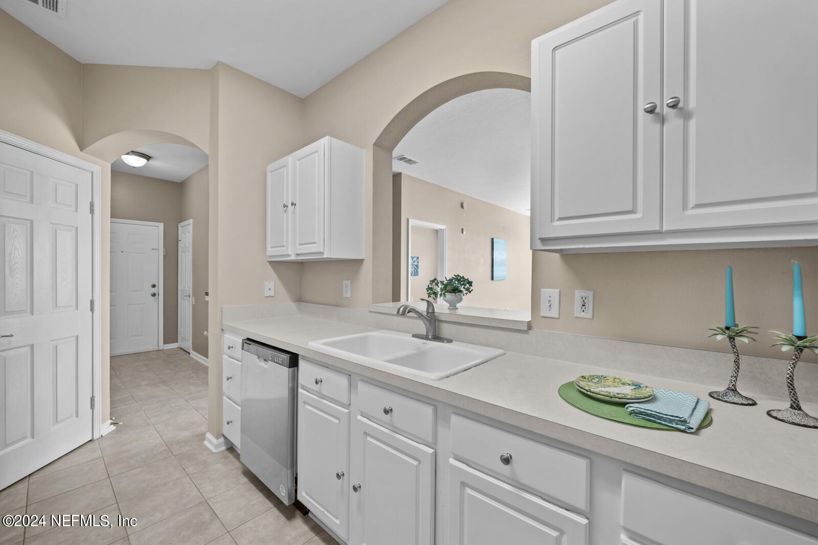 7990 BAYMEADOWS Road E, 905