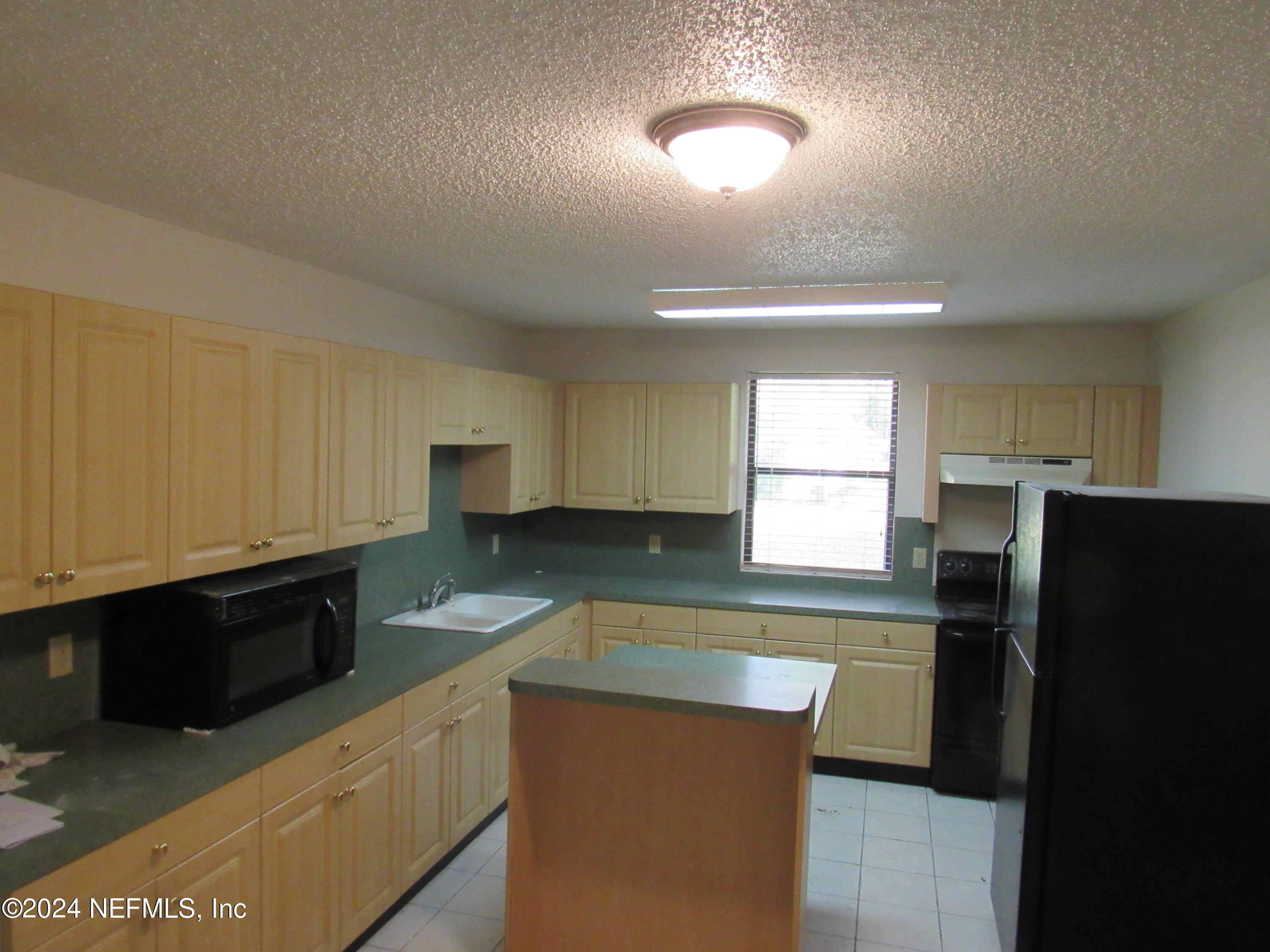 4111 LEONARD Court W