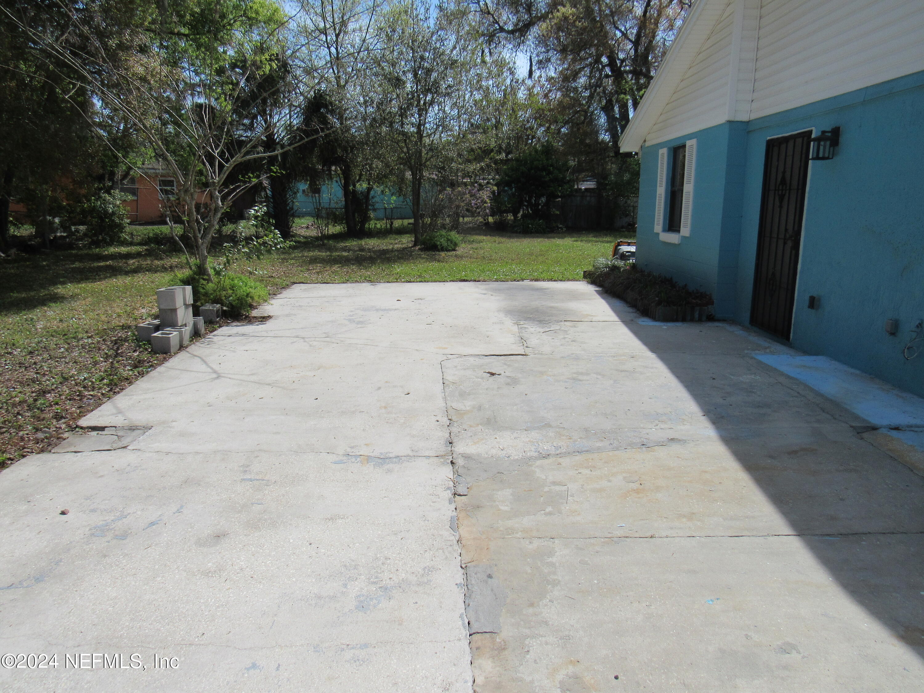 4111 LEONARD Court W