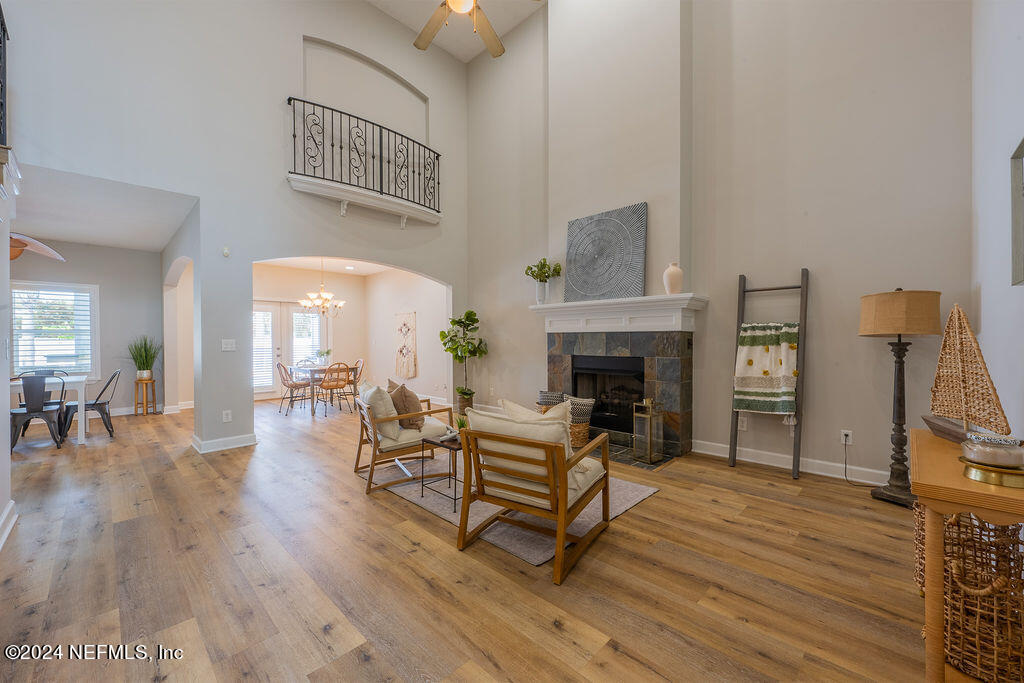 428 DAVIS Street