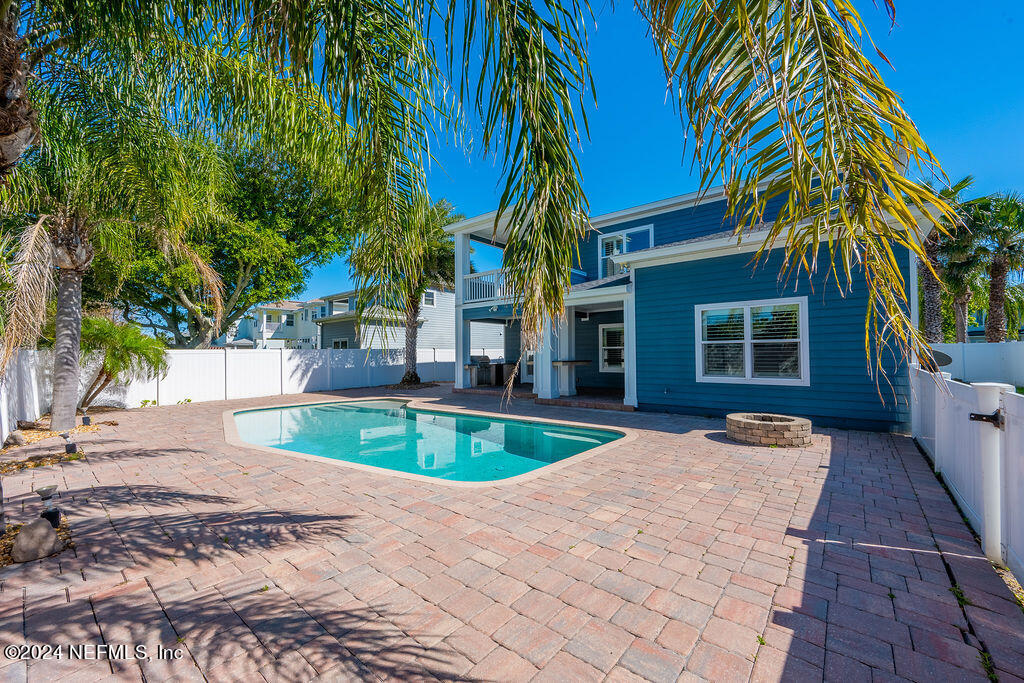 428 DAVIS Street