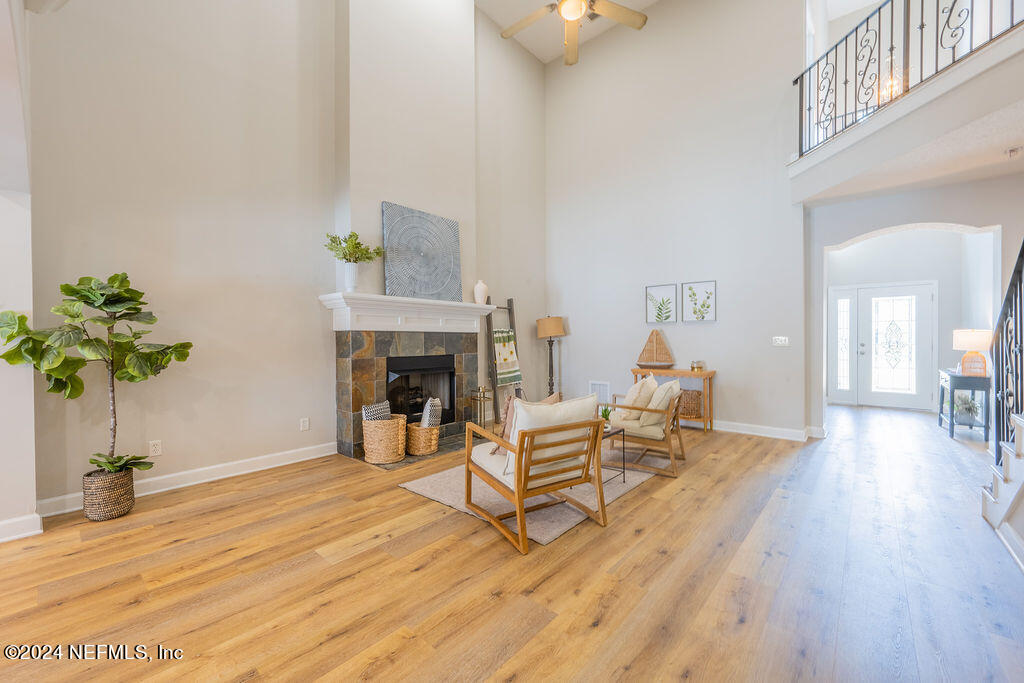 428 DAVIS Street