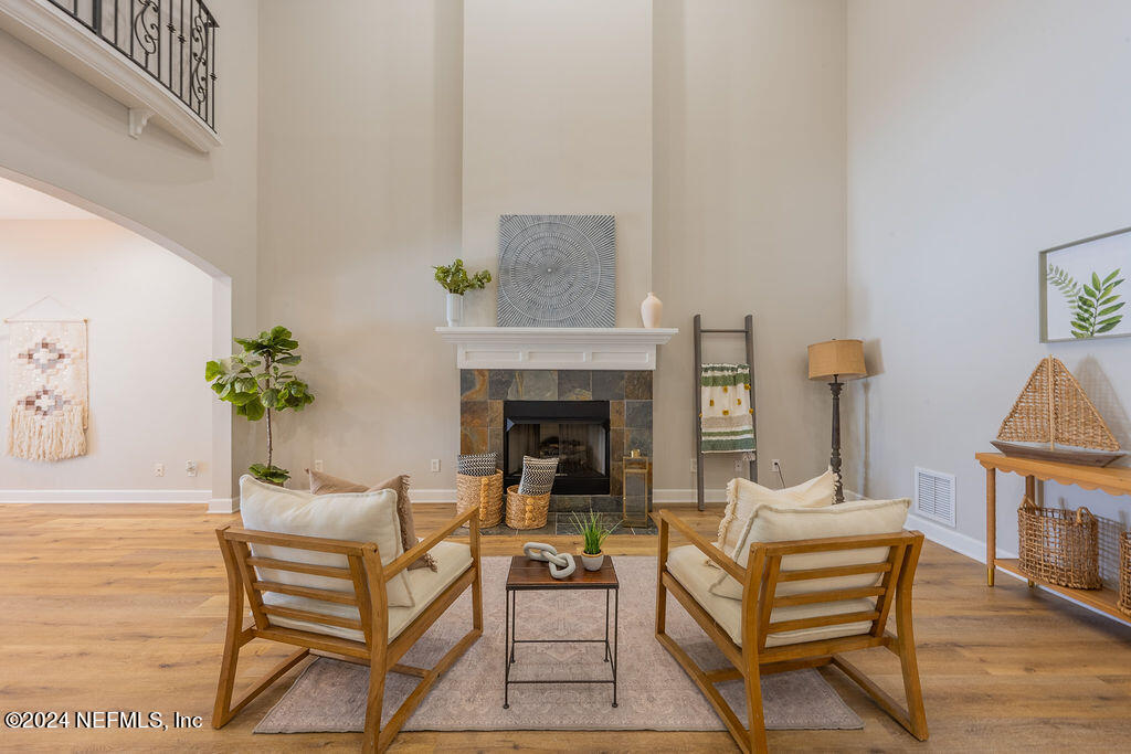 428 DAVIS Street