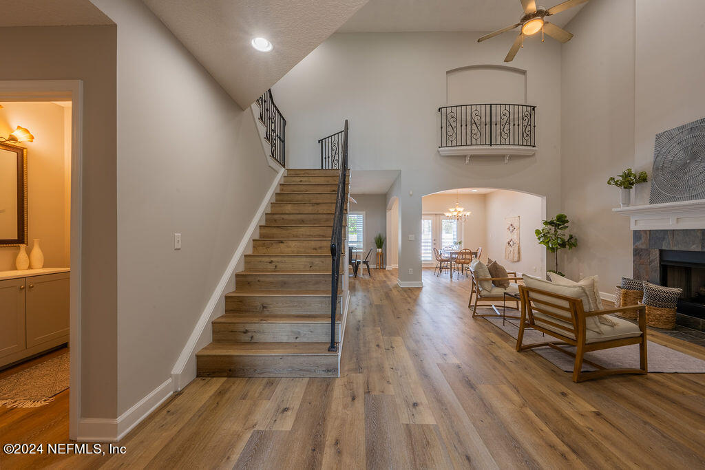 428 DAVIS Street