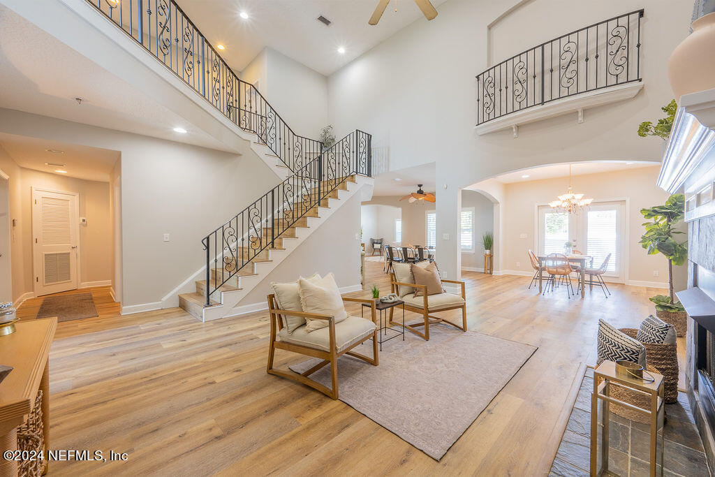 428 DAVIS Street