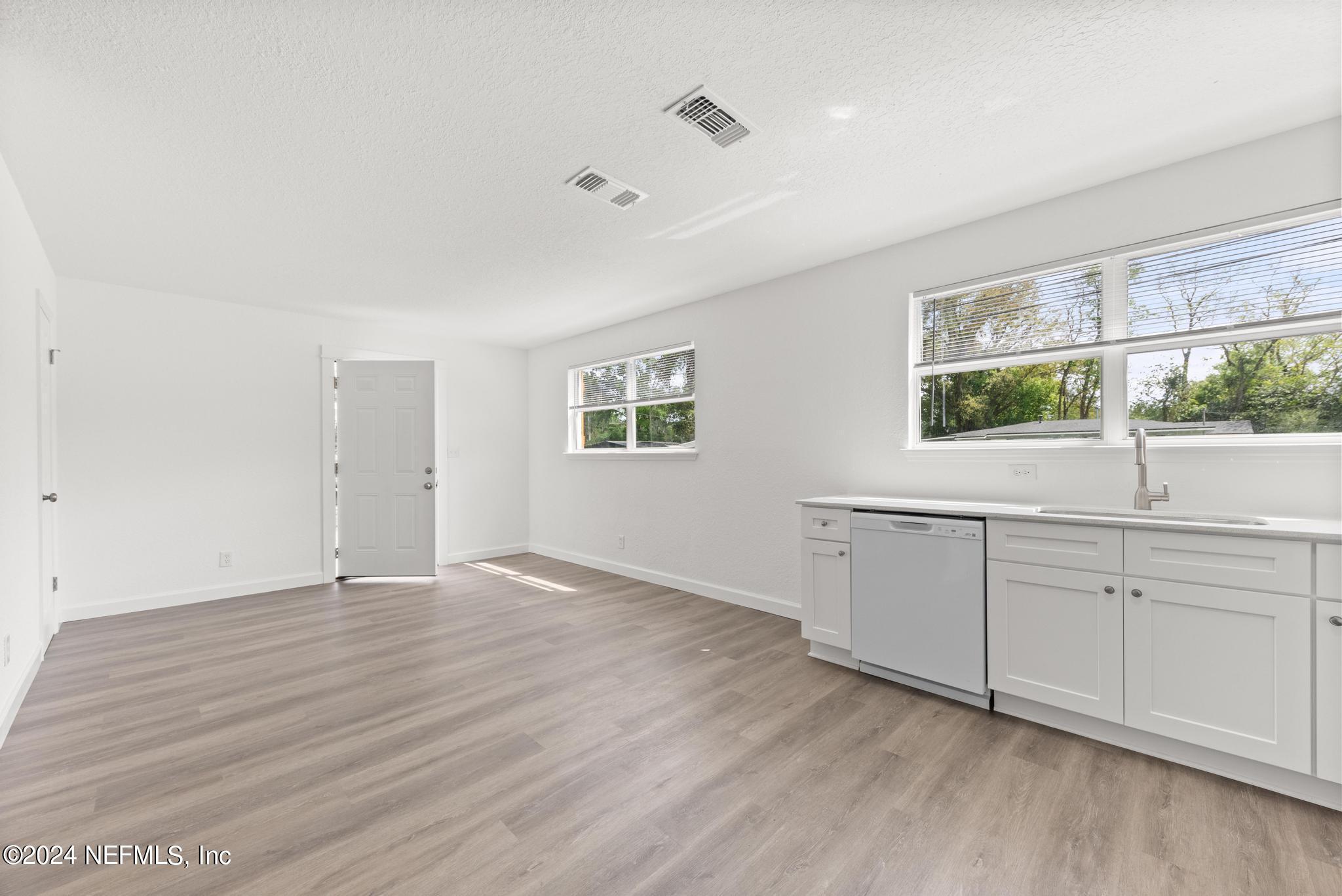 6777 MISS MUFFET Lane N