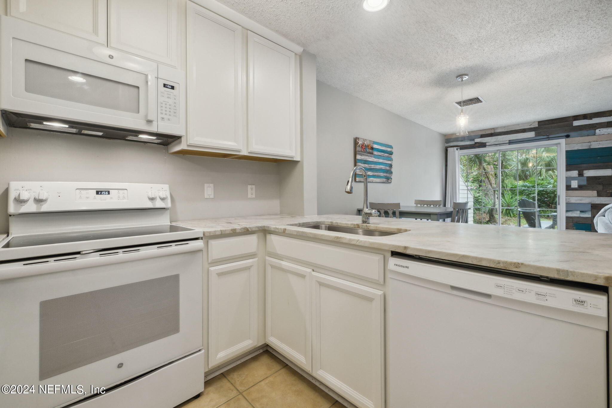 1536 SAND DOLLAR Circle