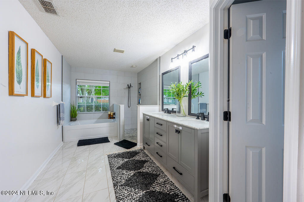 2490 BENTSHIRE Drive