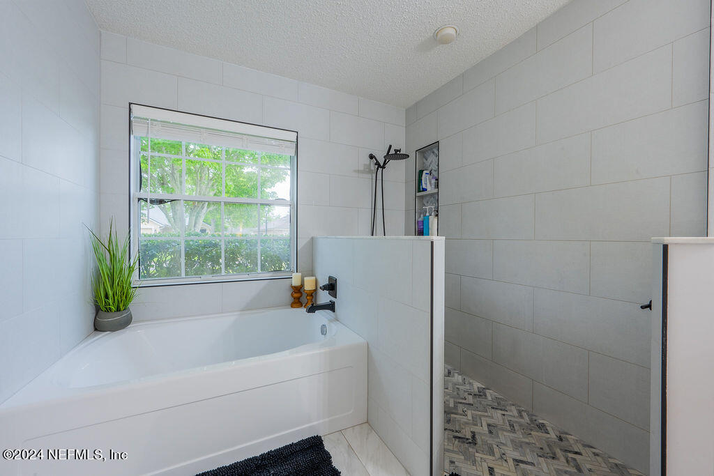 2490 BENTSHIRE Drive