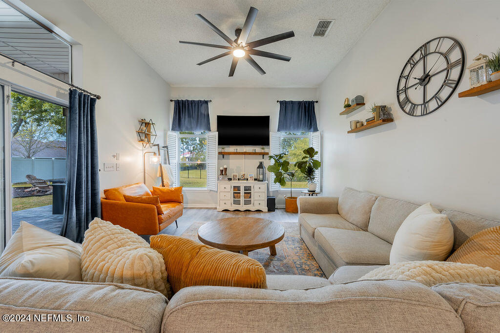 2490 BENTSHIRE Drive