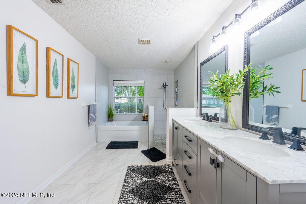 2490 BENTSHIRE Drive