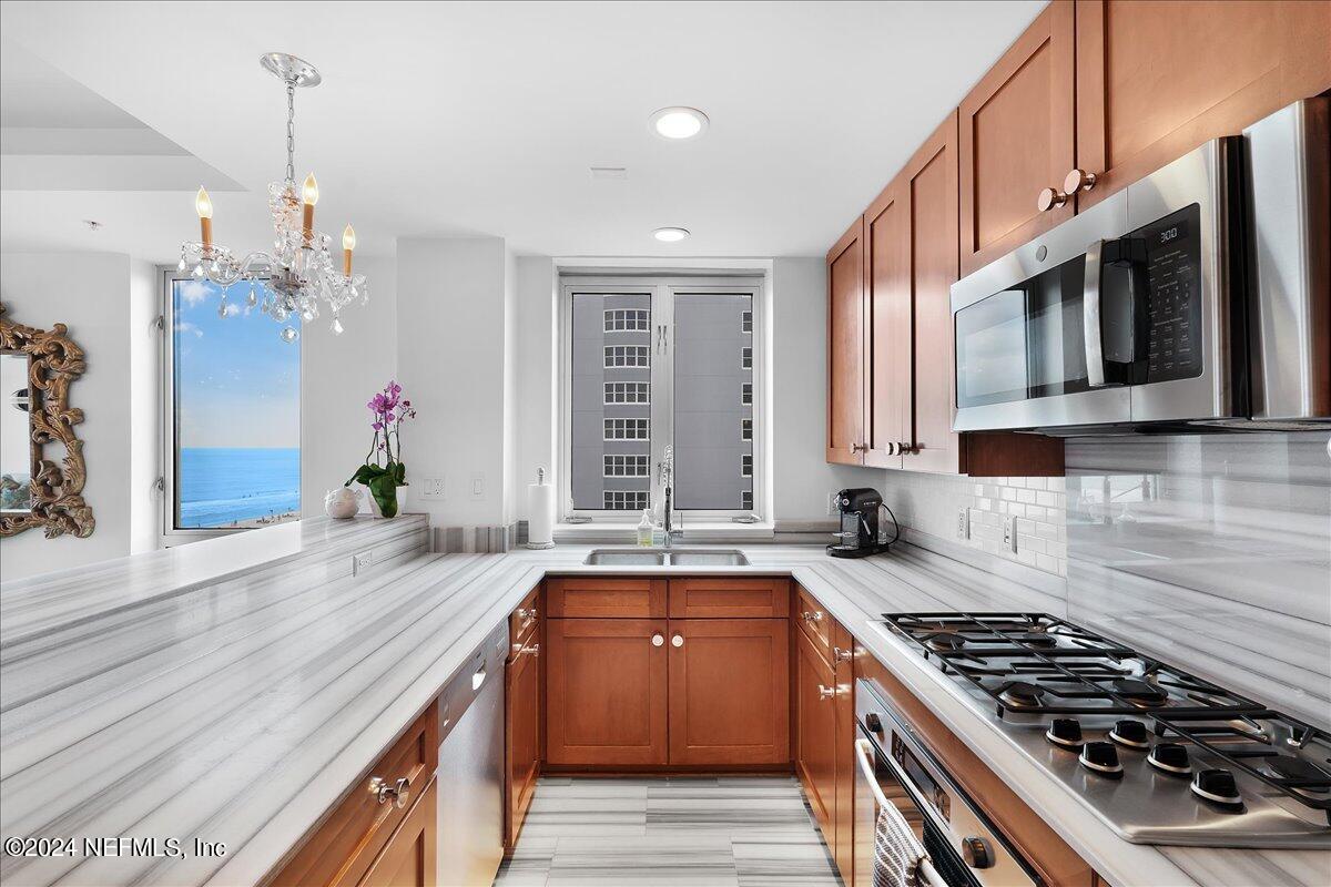 123 1ST Street S, 603