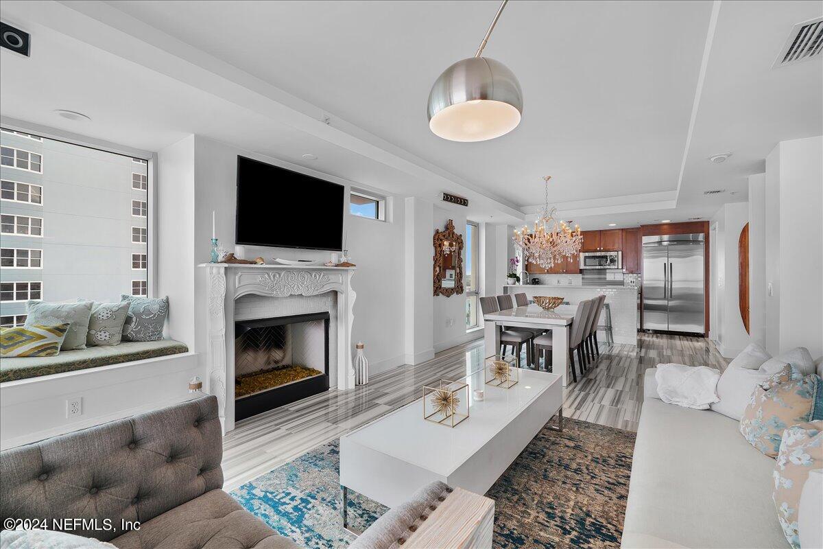 123 1ST Street S, 603