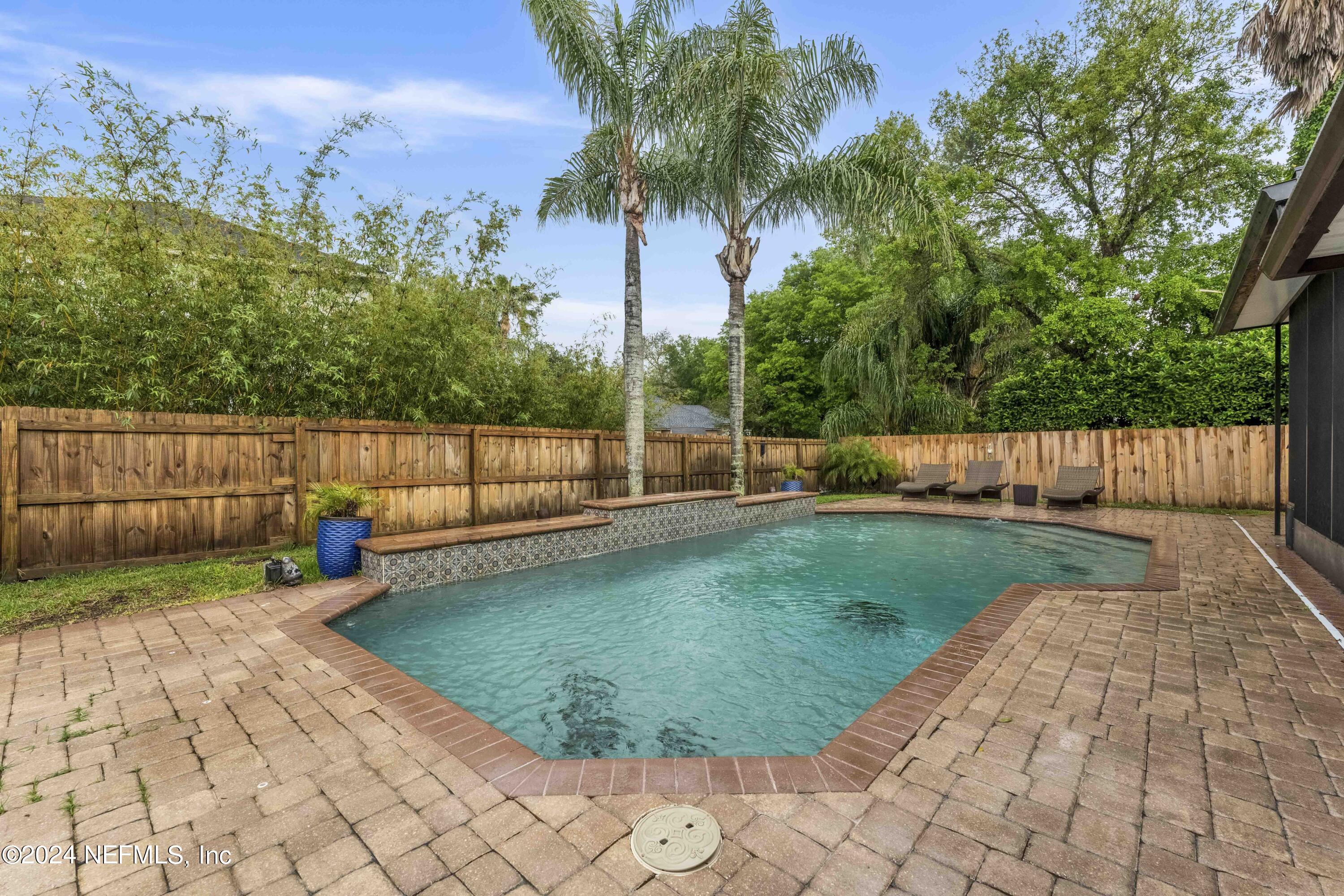 1025 HANOVER Lane