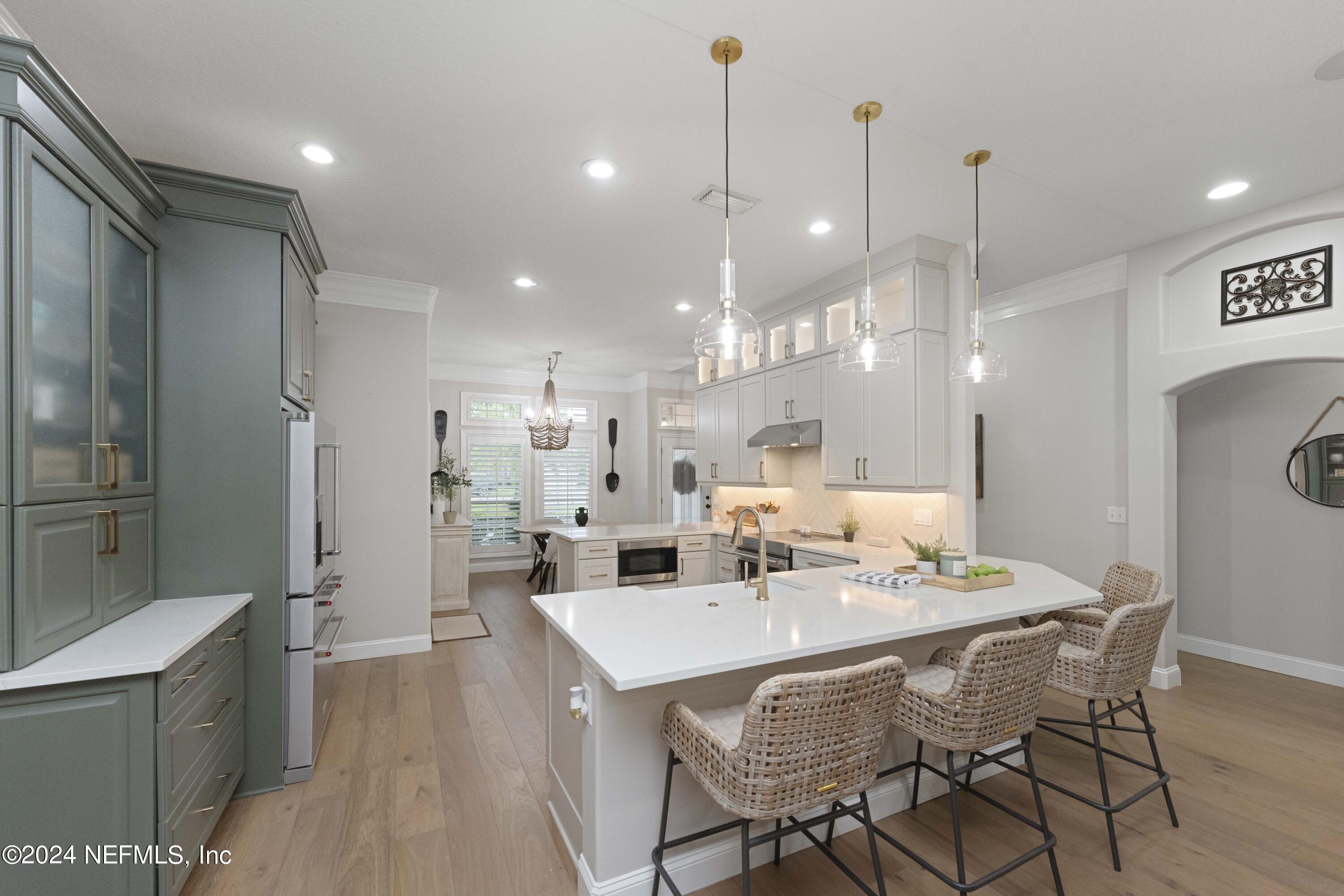 1025 HANOVER Lane
