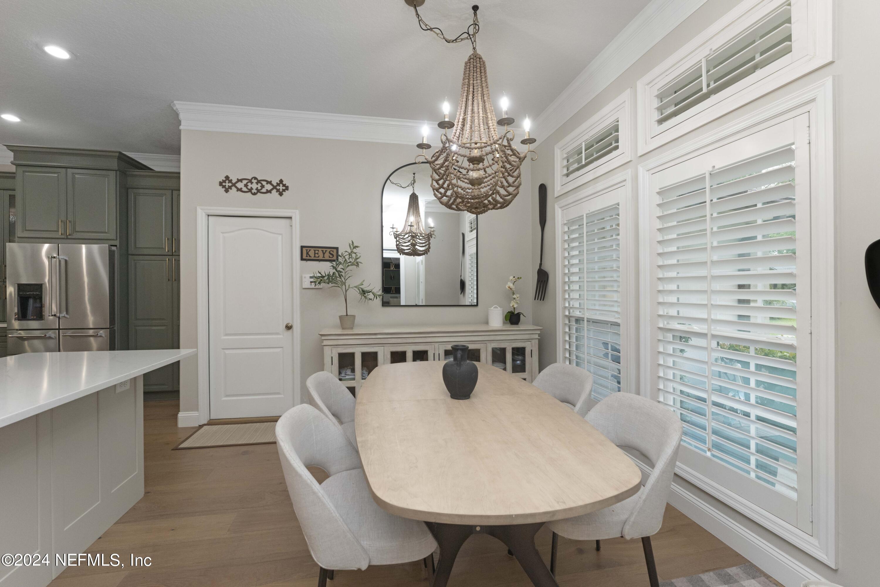1025 HANOVER Lane