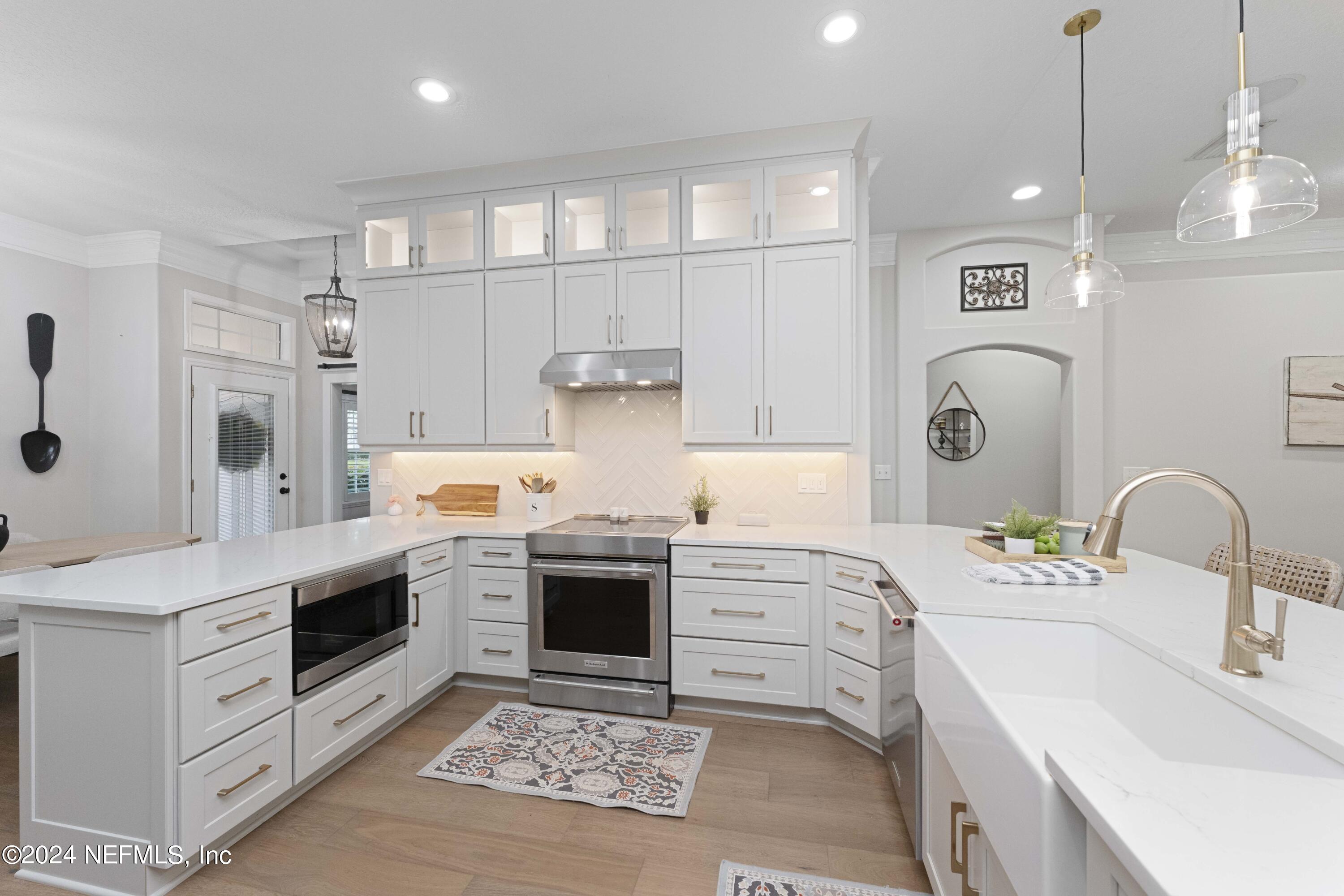 1025 HANOVER Lane