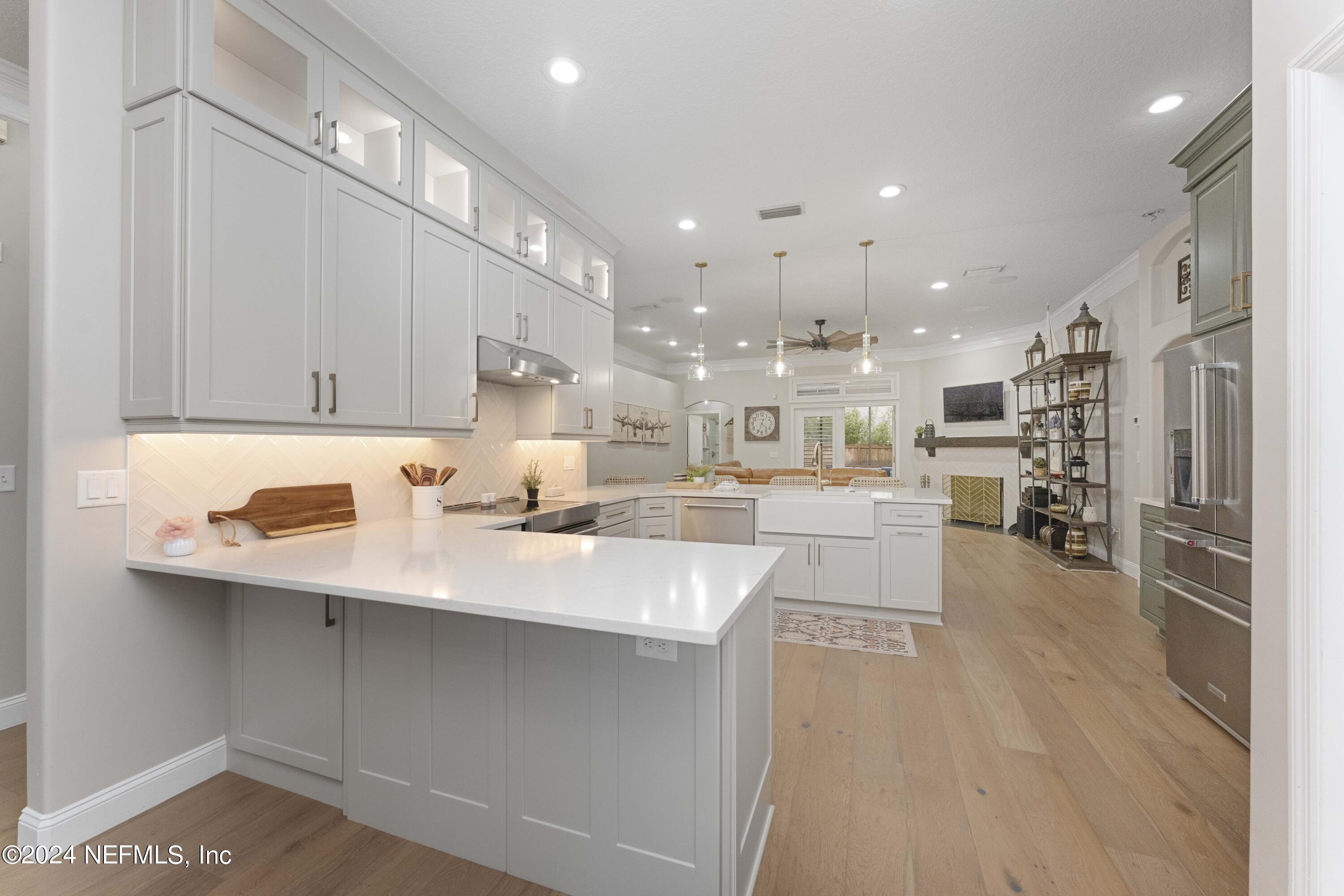 1025 HANOVER Lane
